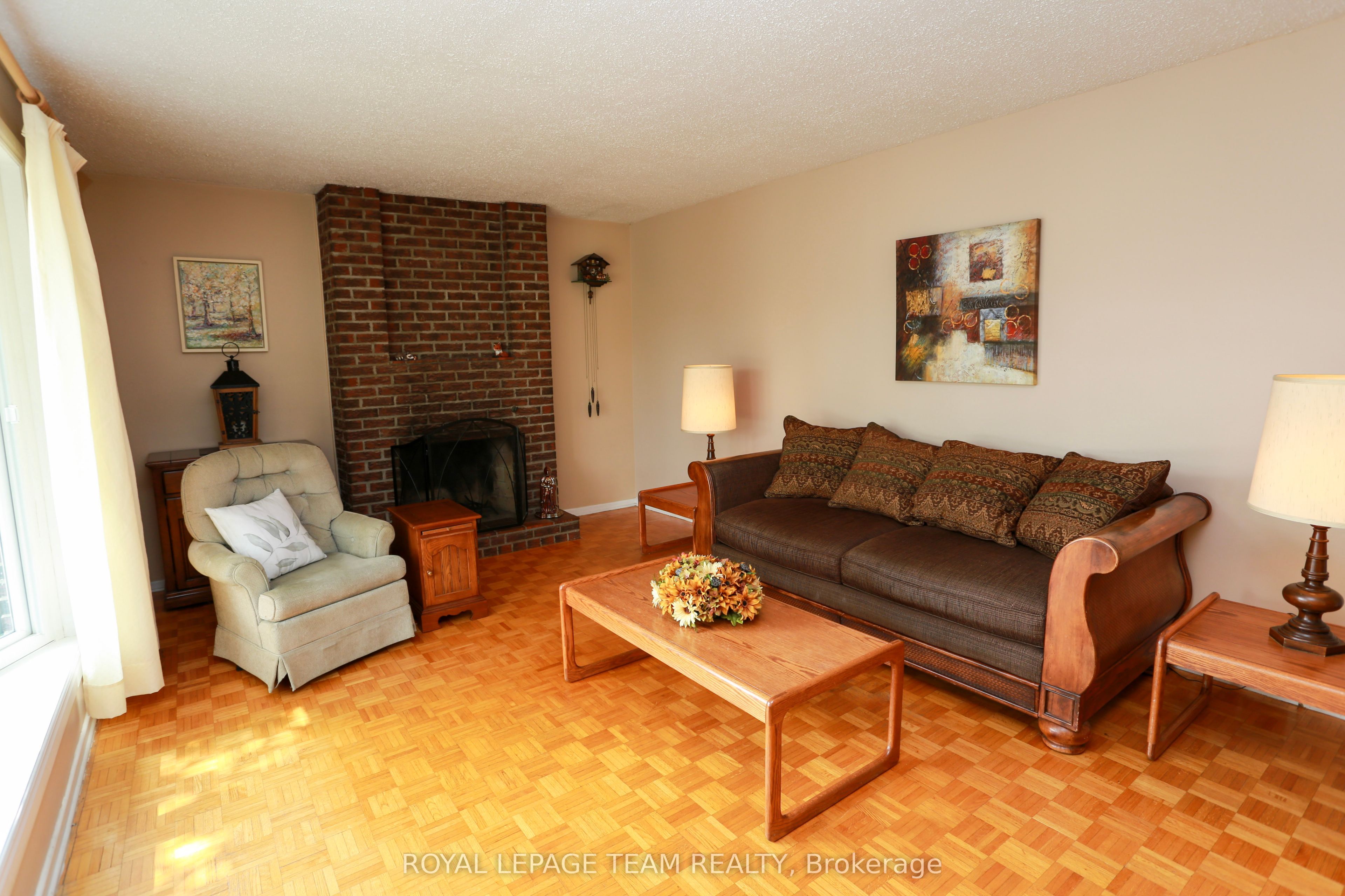 82 Maitland Street S Property Photo 5