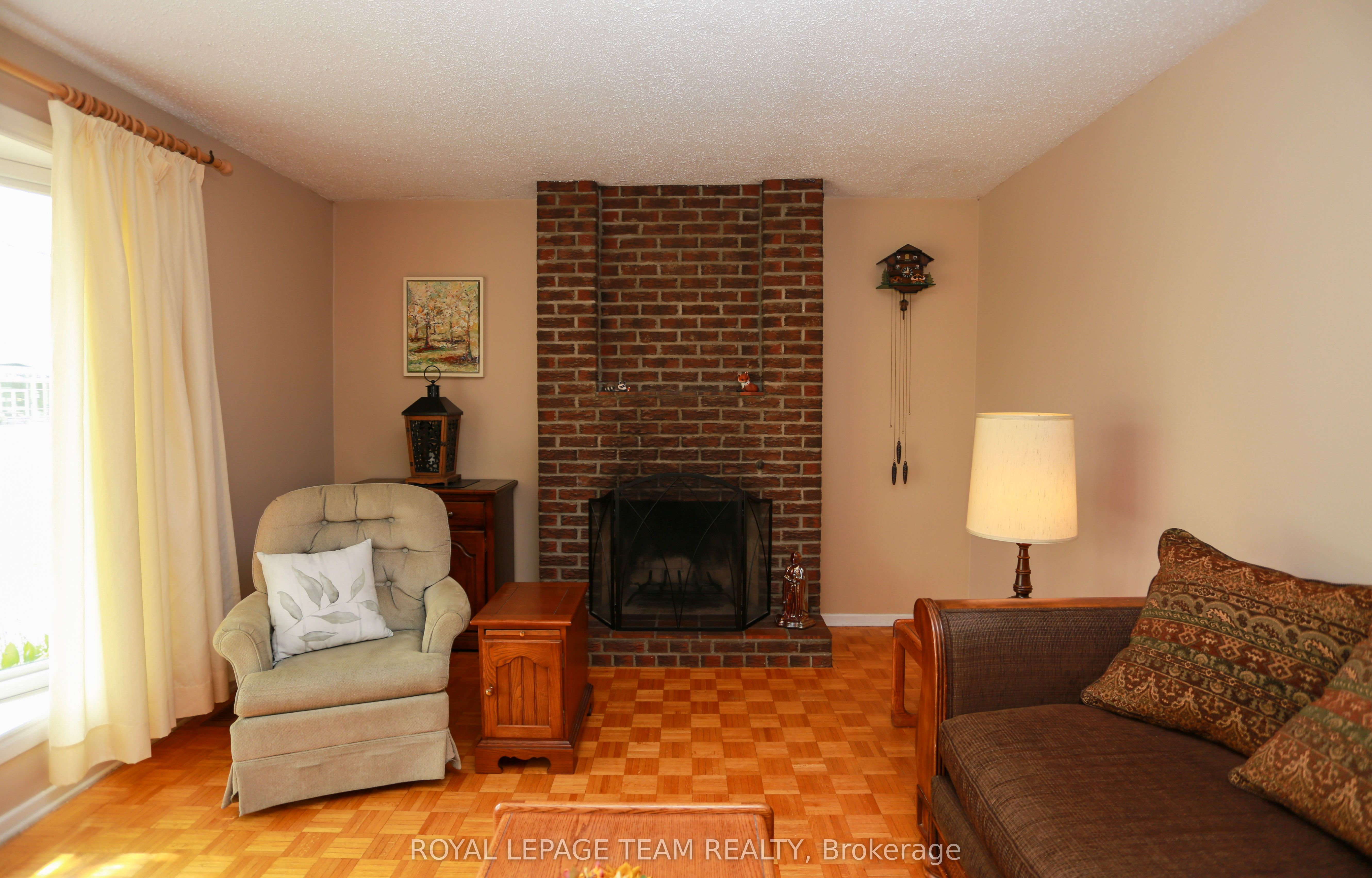 82 Maitland Street S Property Photo 8