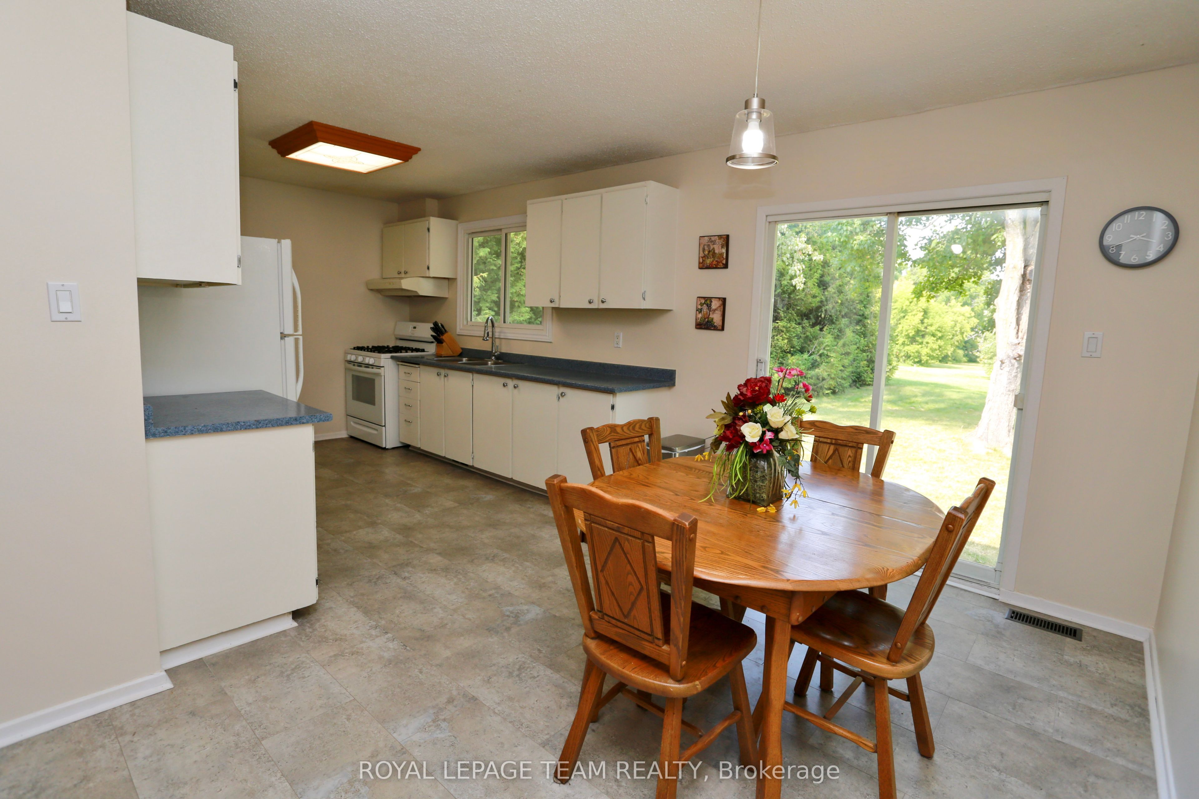 82 Maitland Street S Property Photo 9