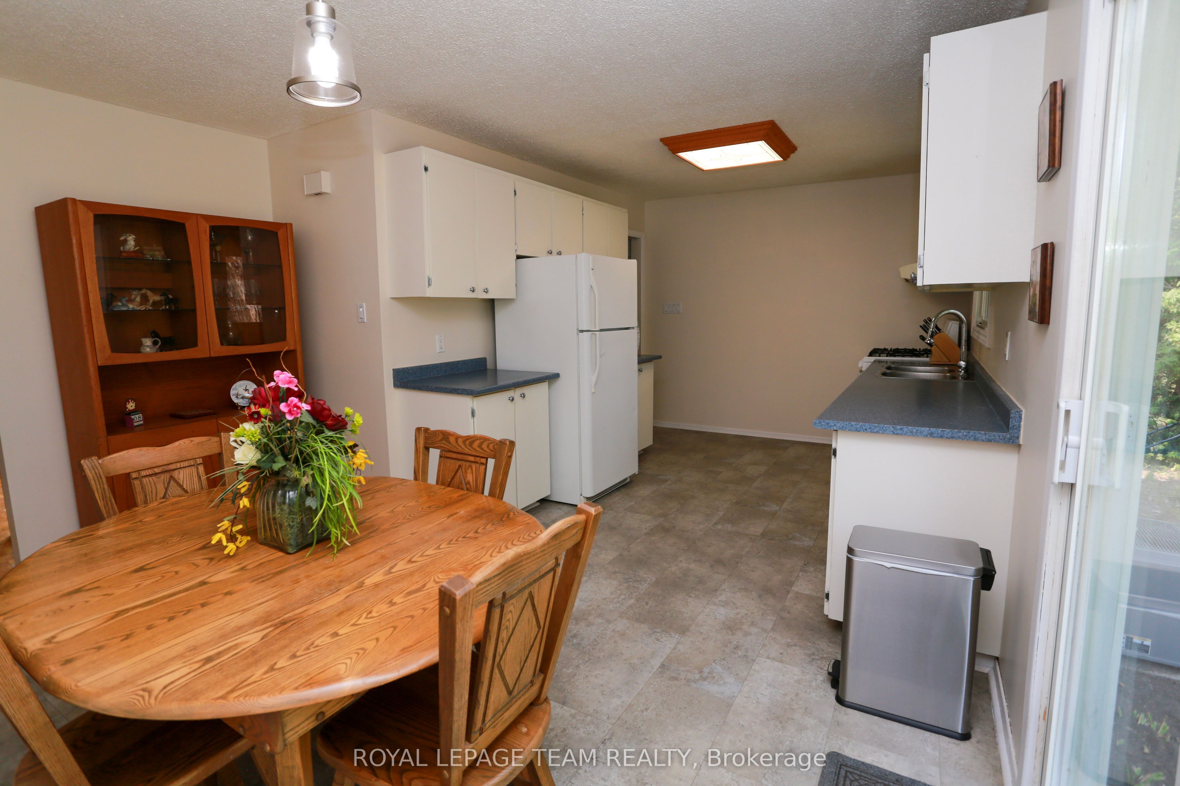 82 Maitland Street S Property Photo 10