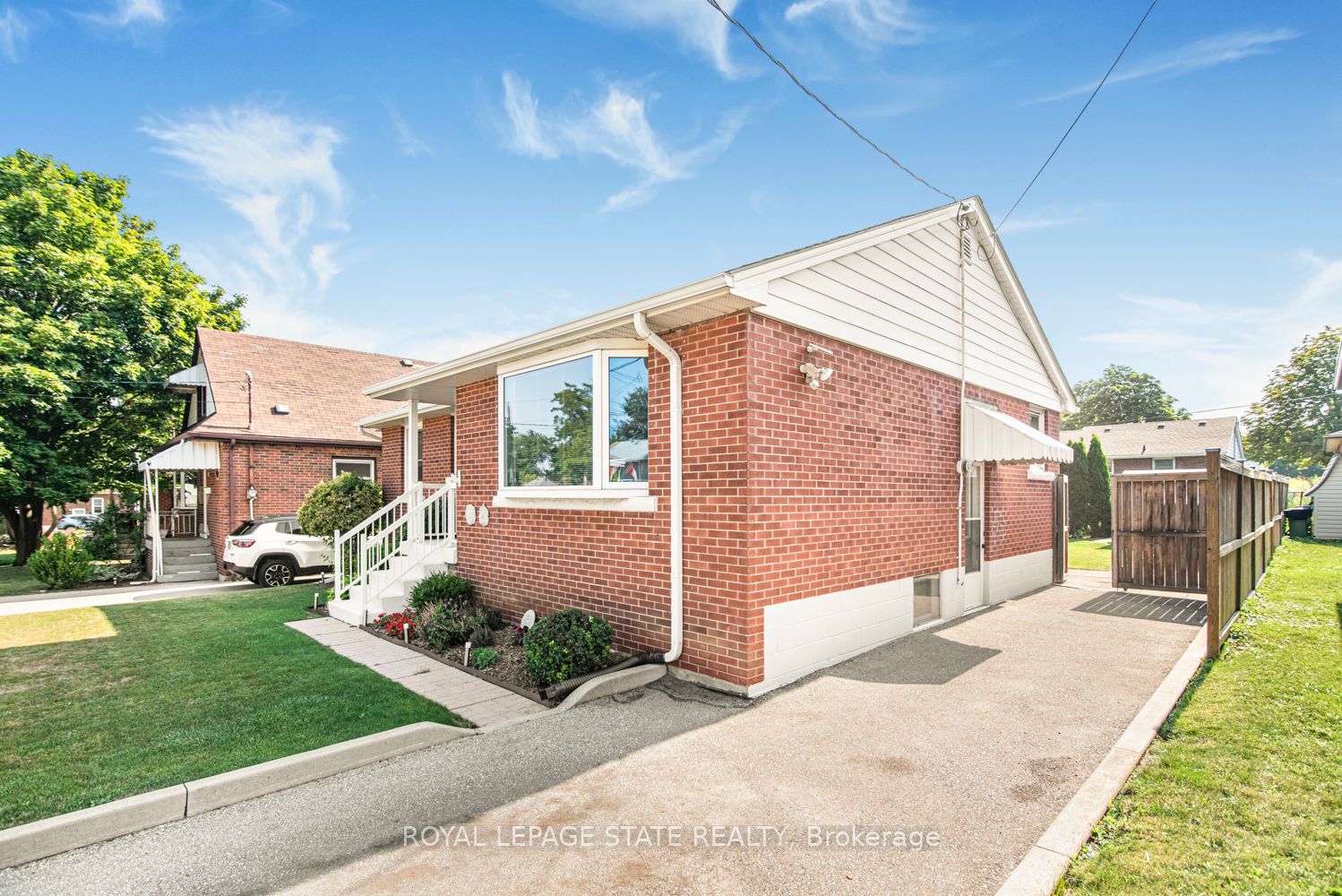 321 East 15th Street Property Photo 2