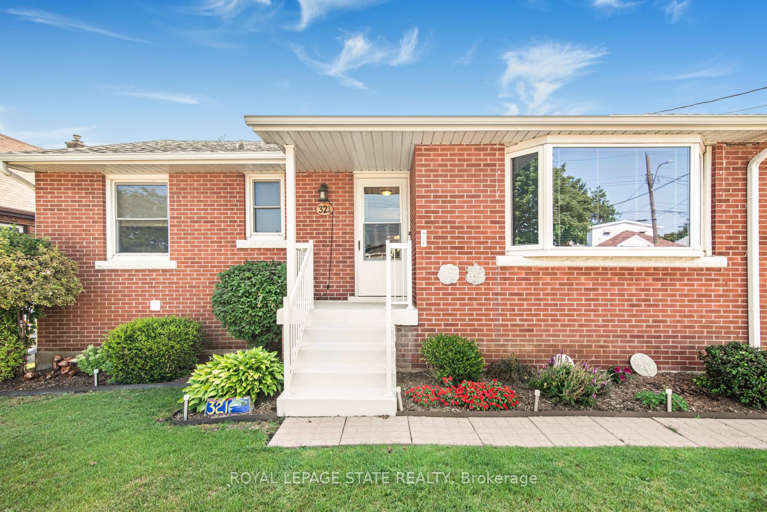 321 East 15th Street Property Photo 3