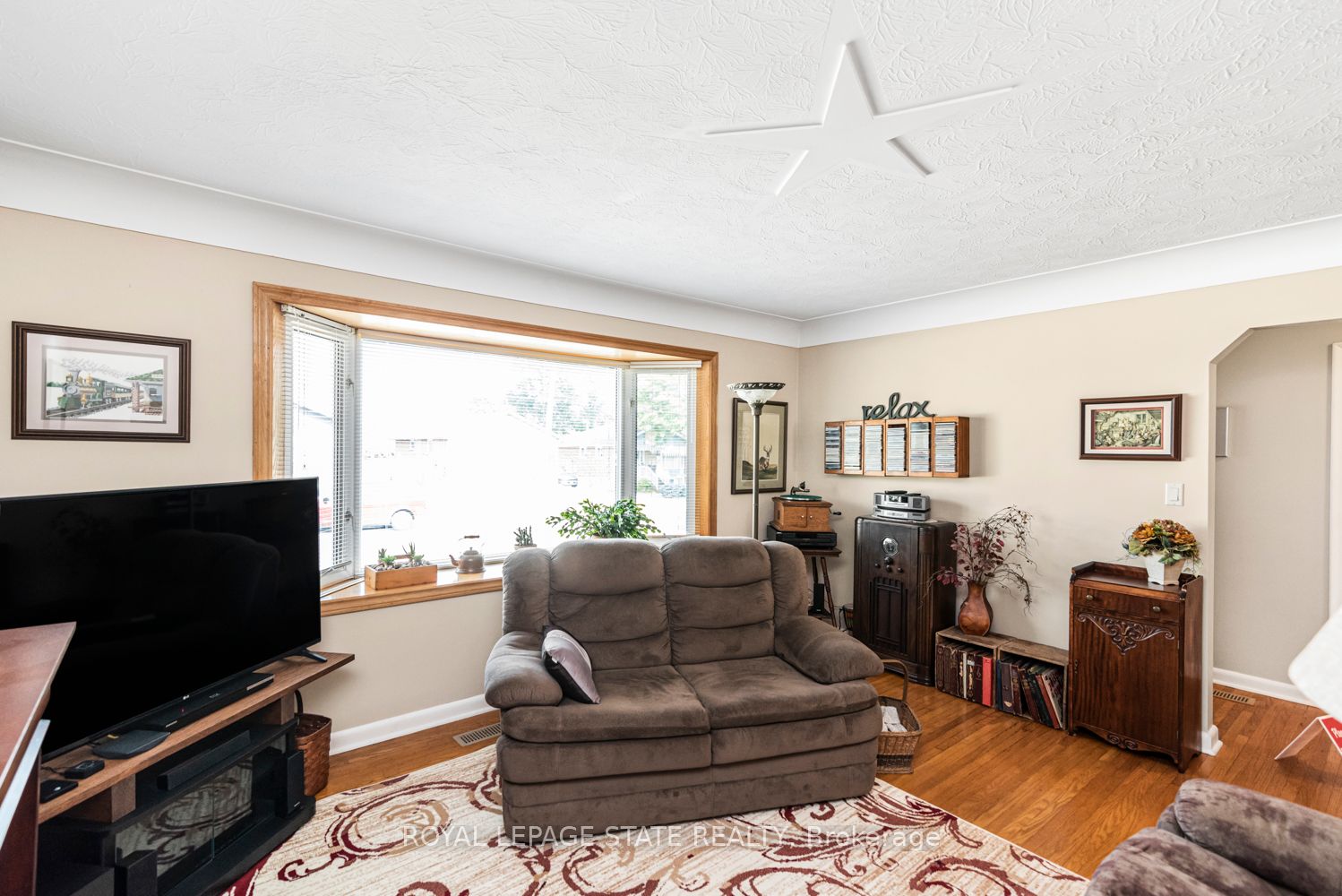 321 East 15th Street Property Photo 6