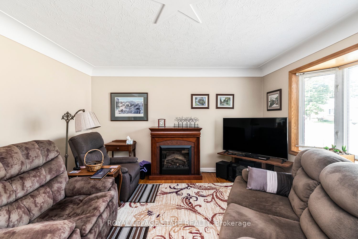 321 East 15th Street Property Photo 8