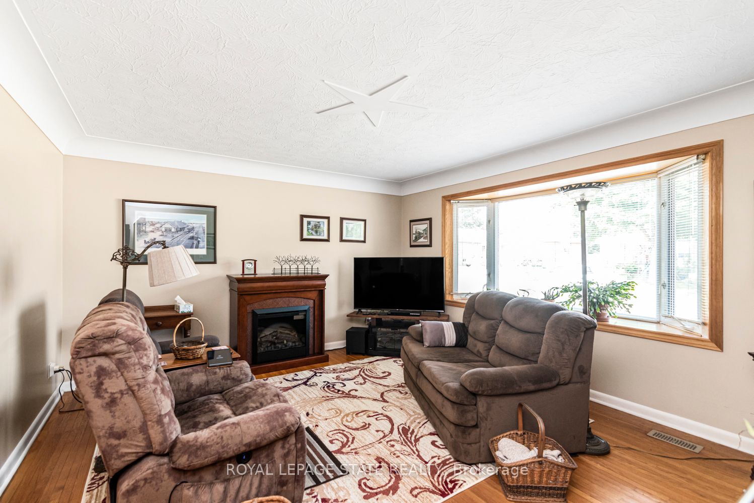 321 East 15th Street Property Photo 9