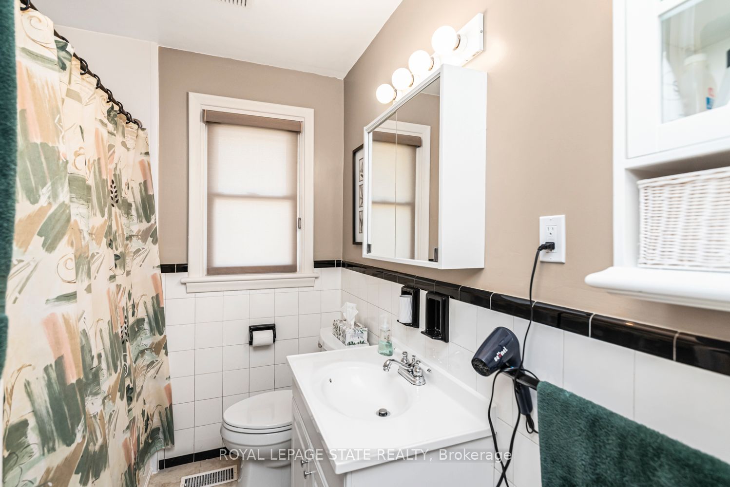 321 East 15th Street Property Photo 20