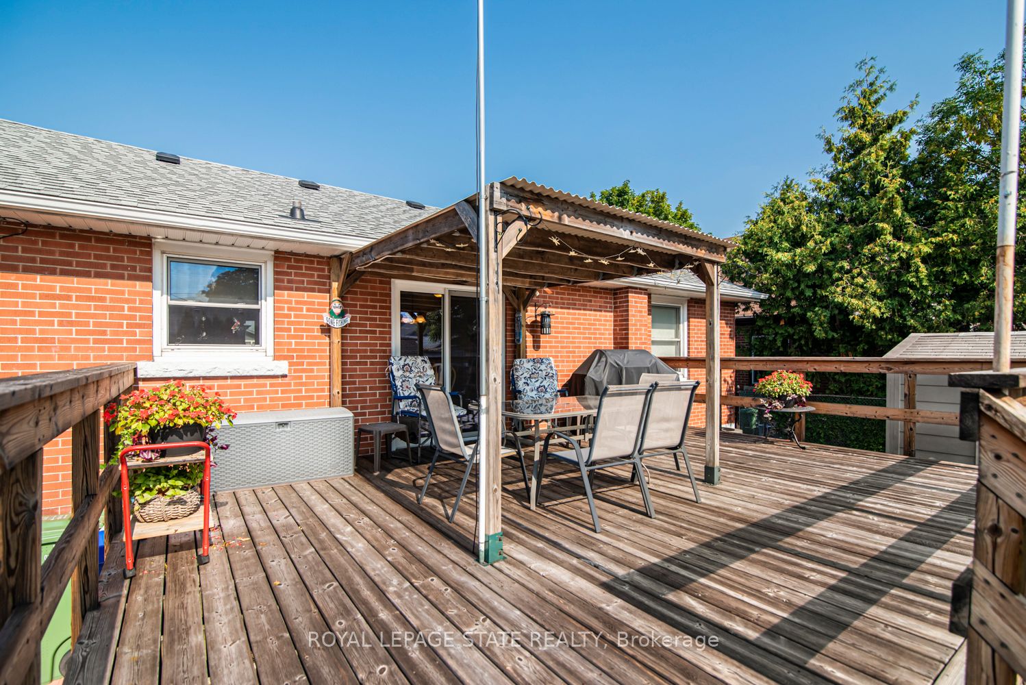 321 East 15th Street Property Photo 32