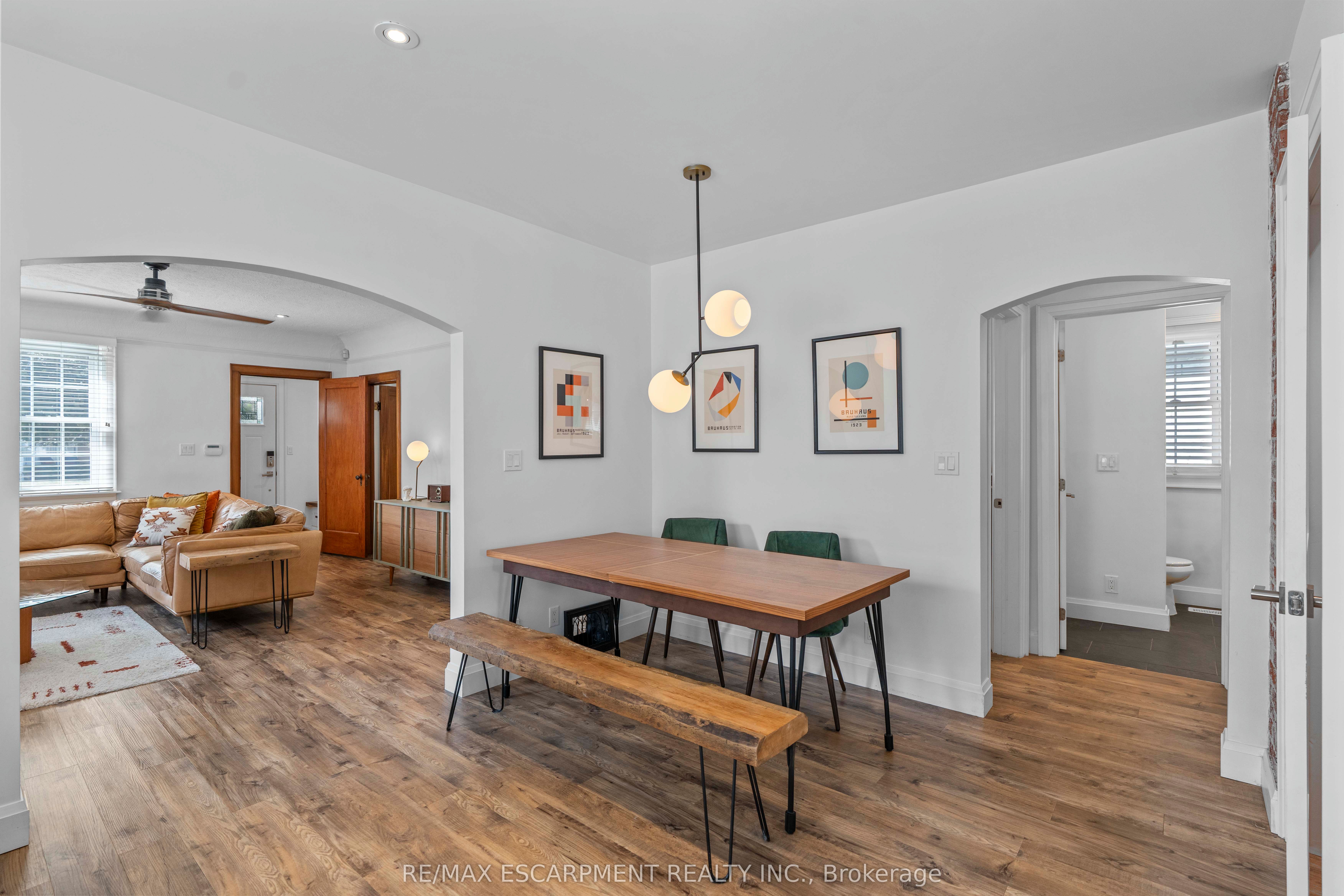 17 Davis Street W Property Photo 9