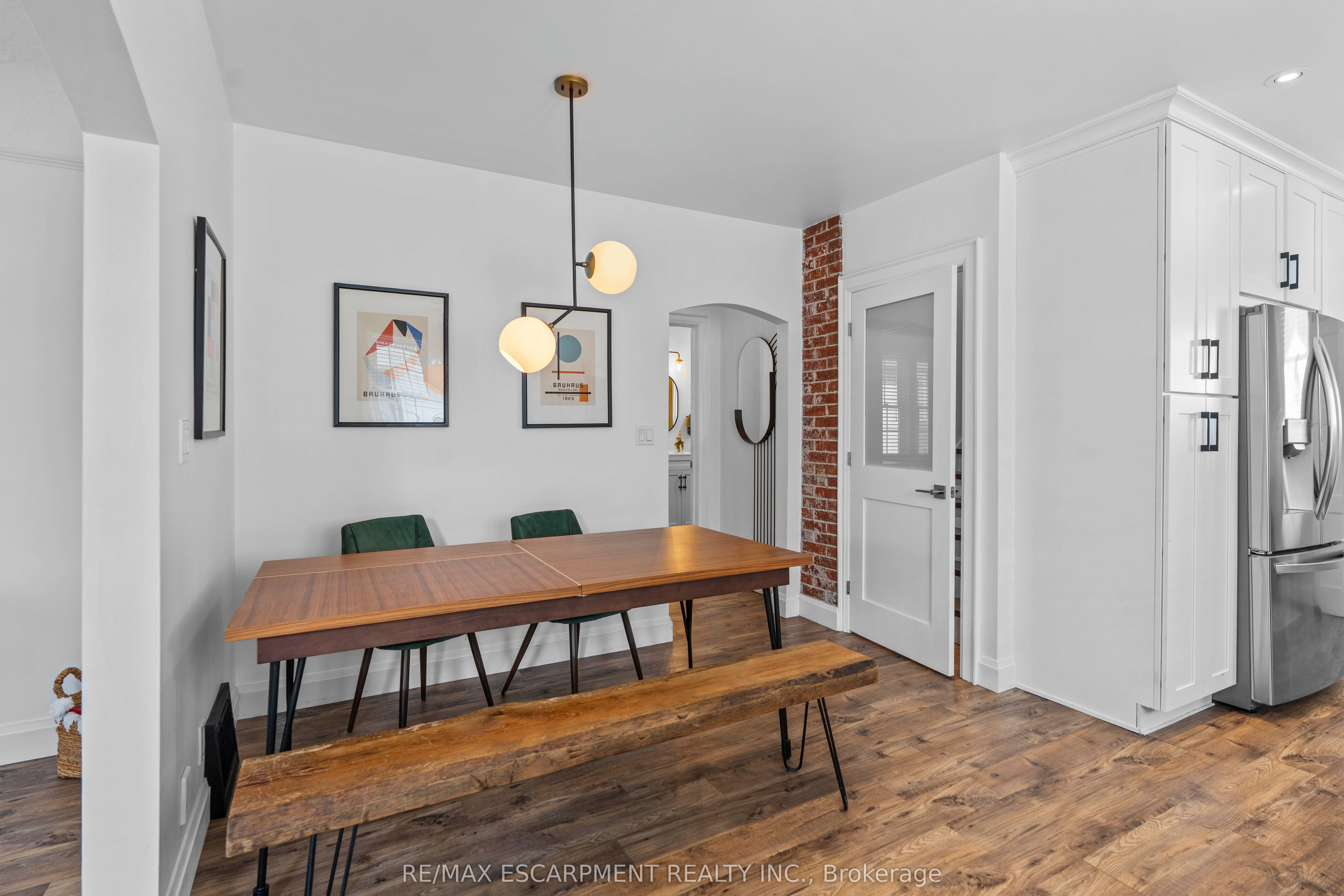 17 Davis Street W Property Photo 10