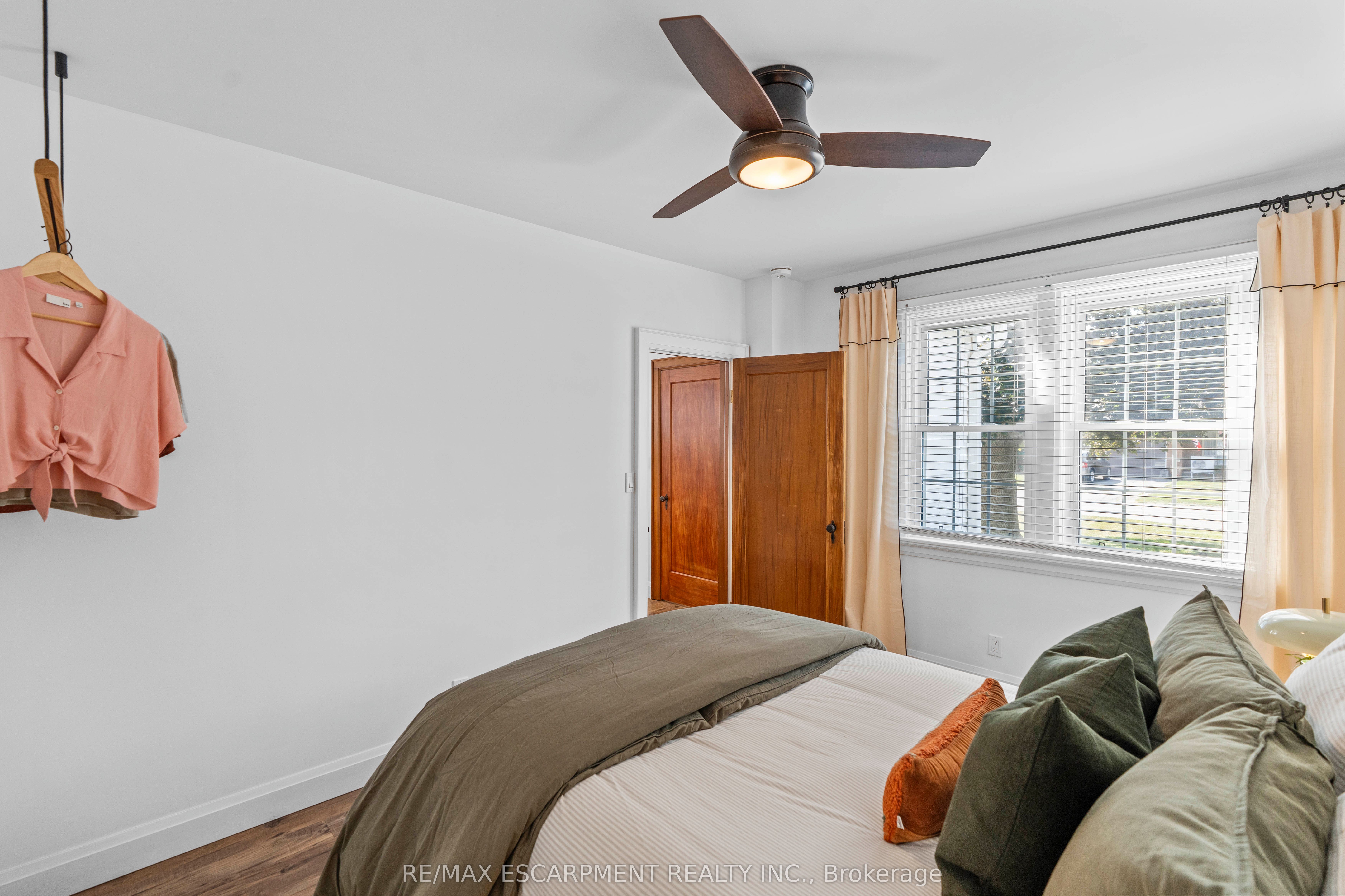 17 Davis Street W Property Photo 12