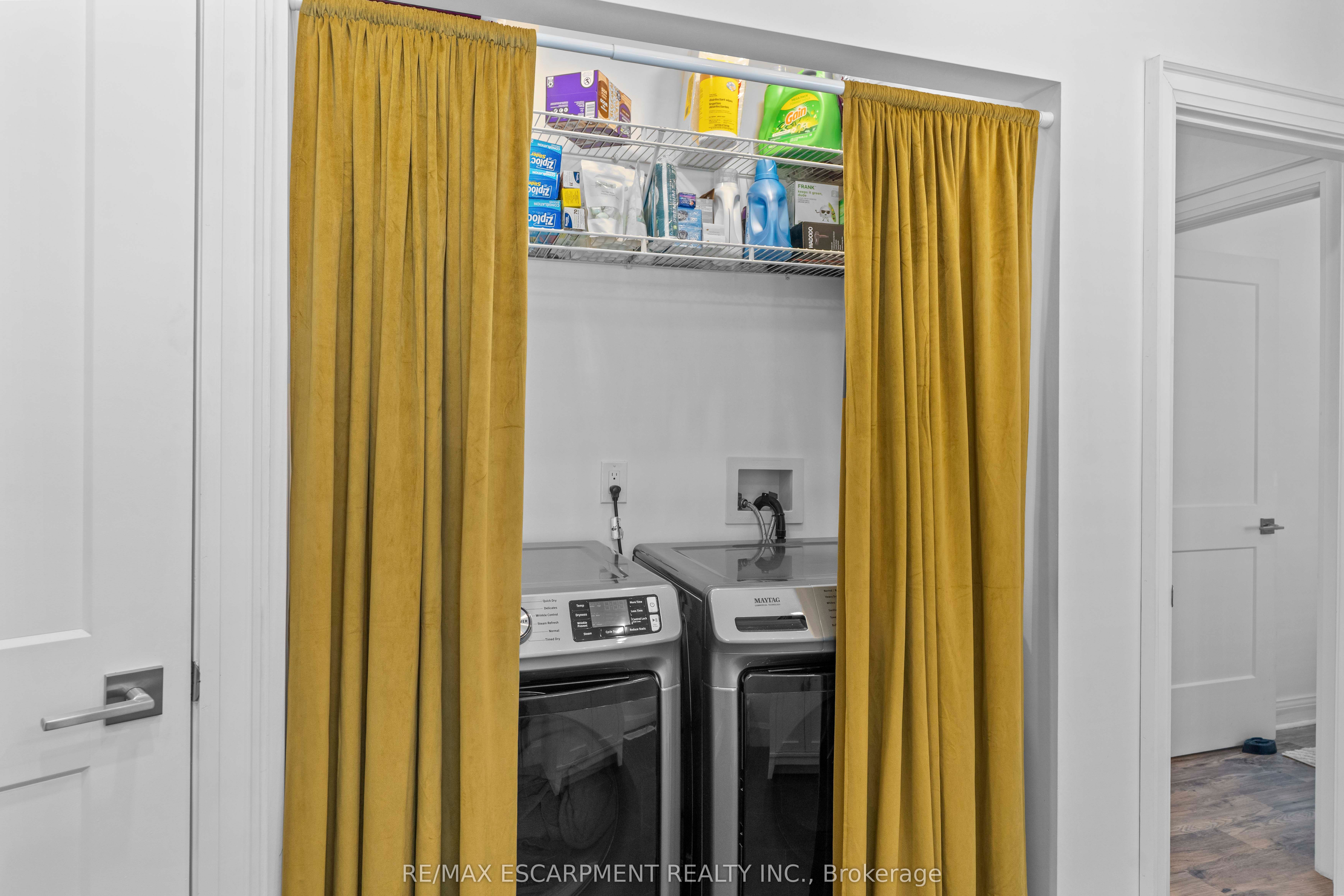 17 Davis Street W Property Photo 17