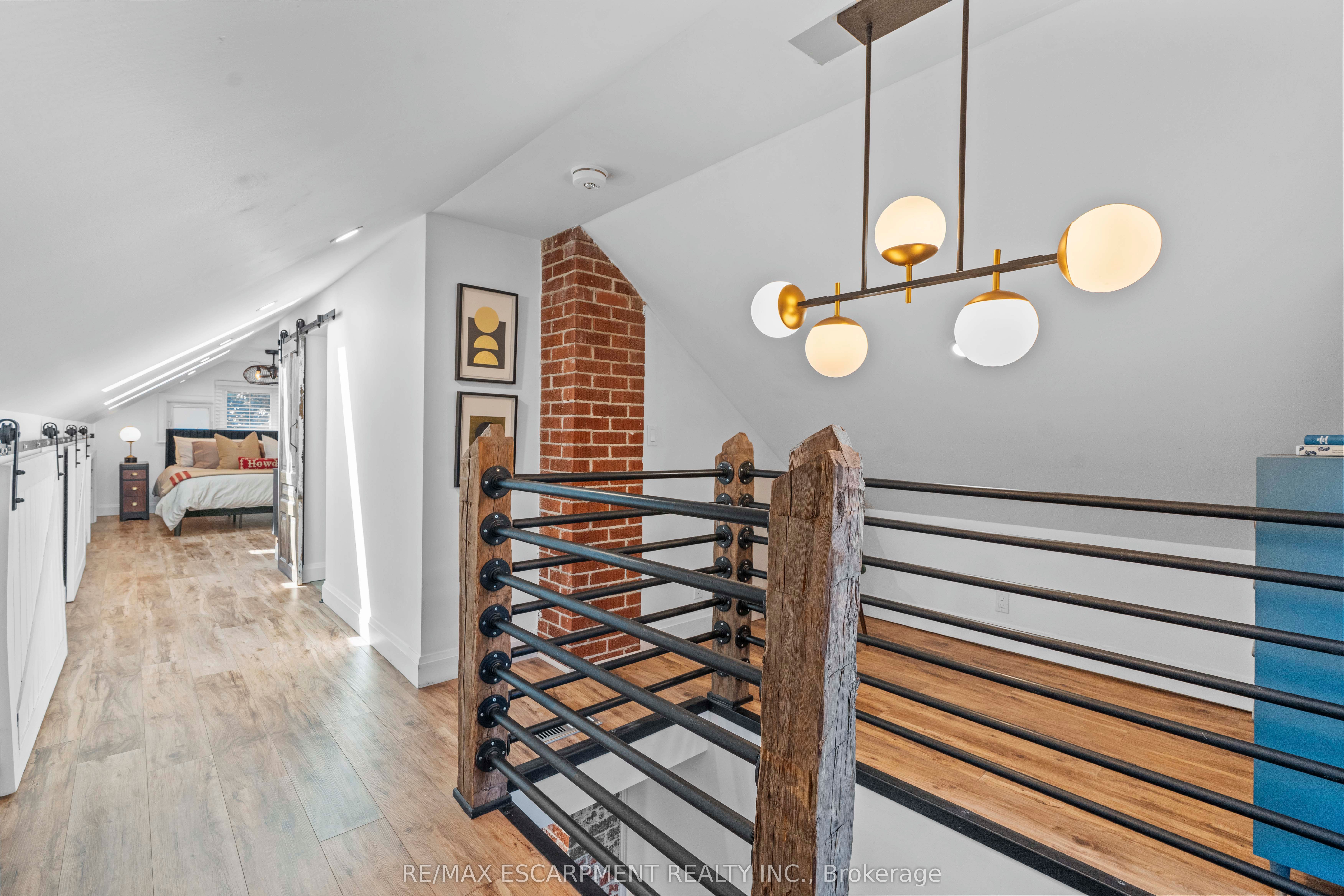 17 Davis Street W Property Photo 19