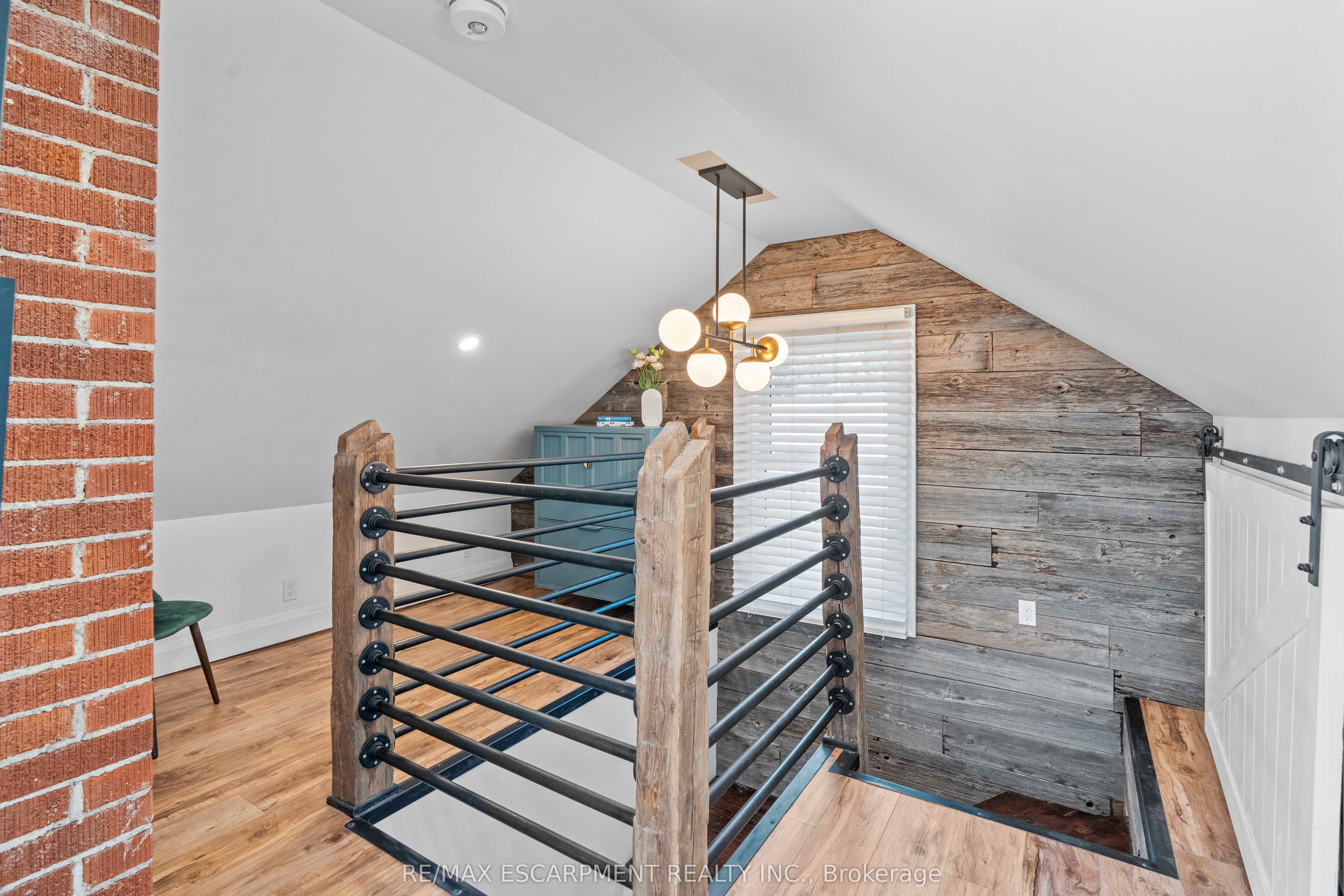 17 Davis Street W Property Photo 20