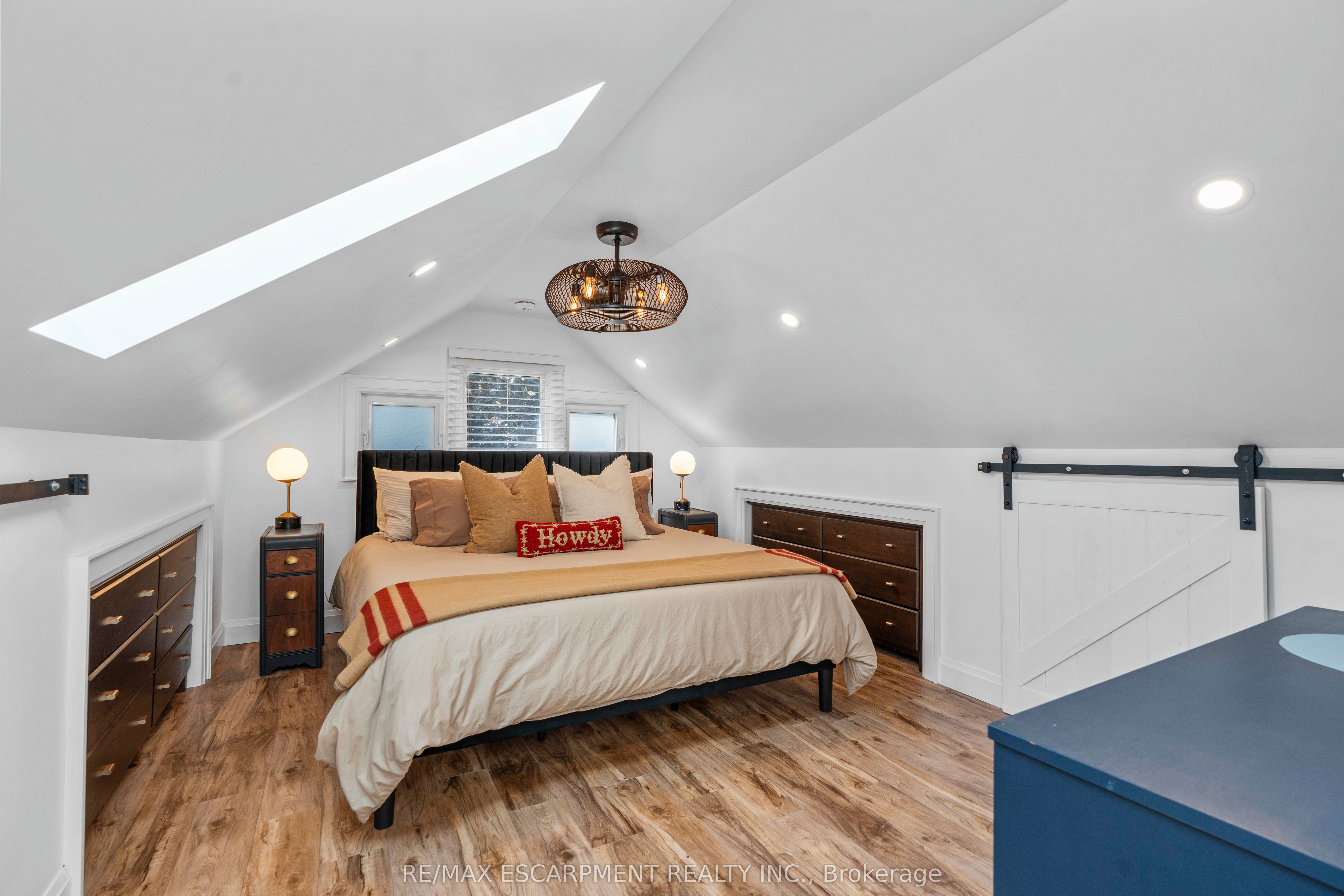 17 Davis Street W Property Photo 21