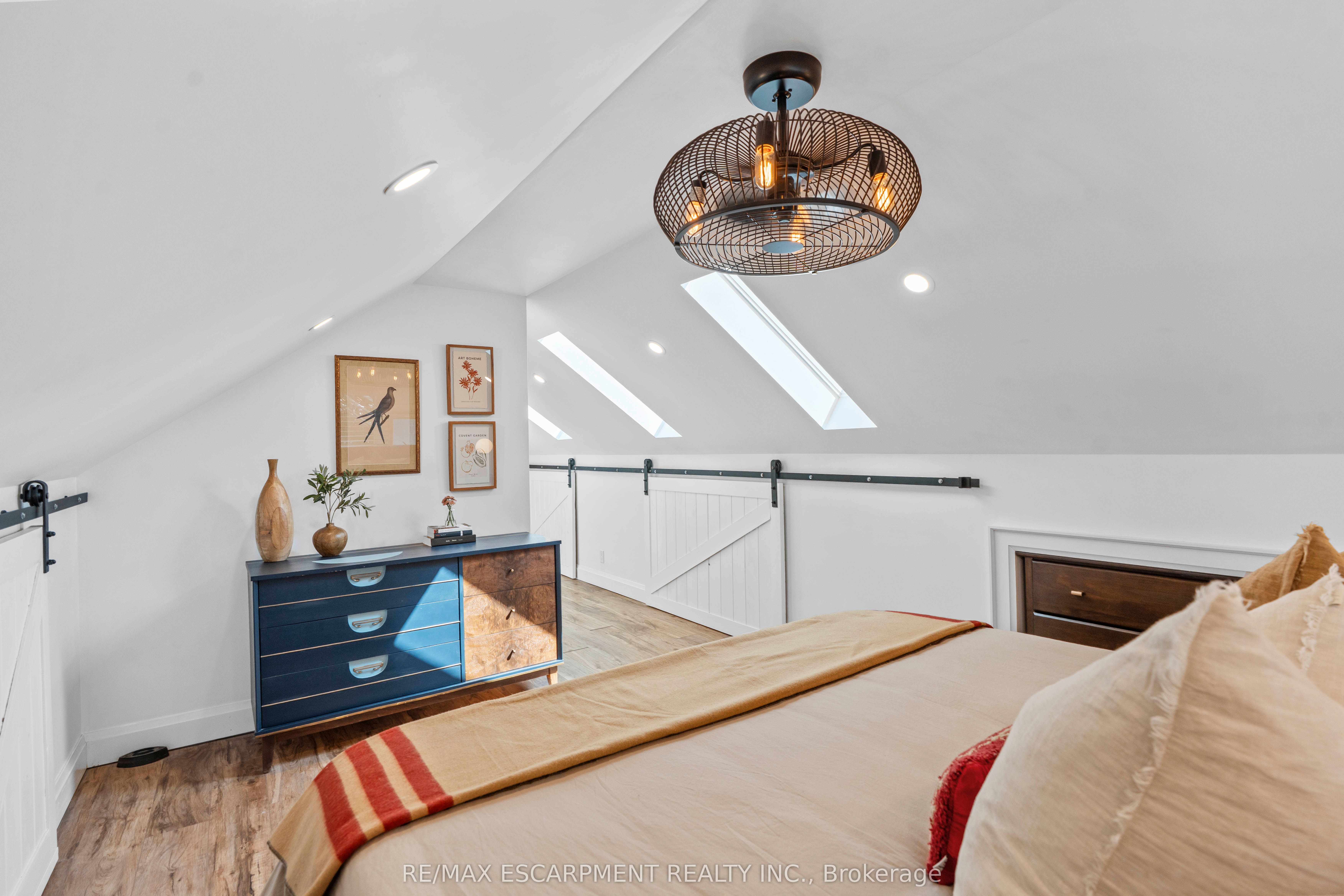 17 Davis Street W Property Photo 22