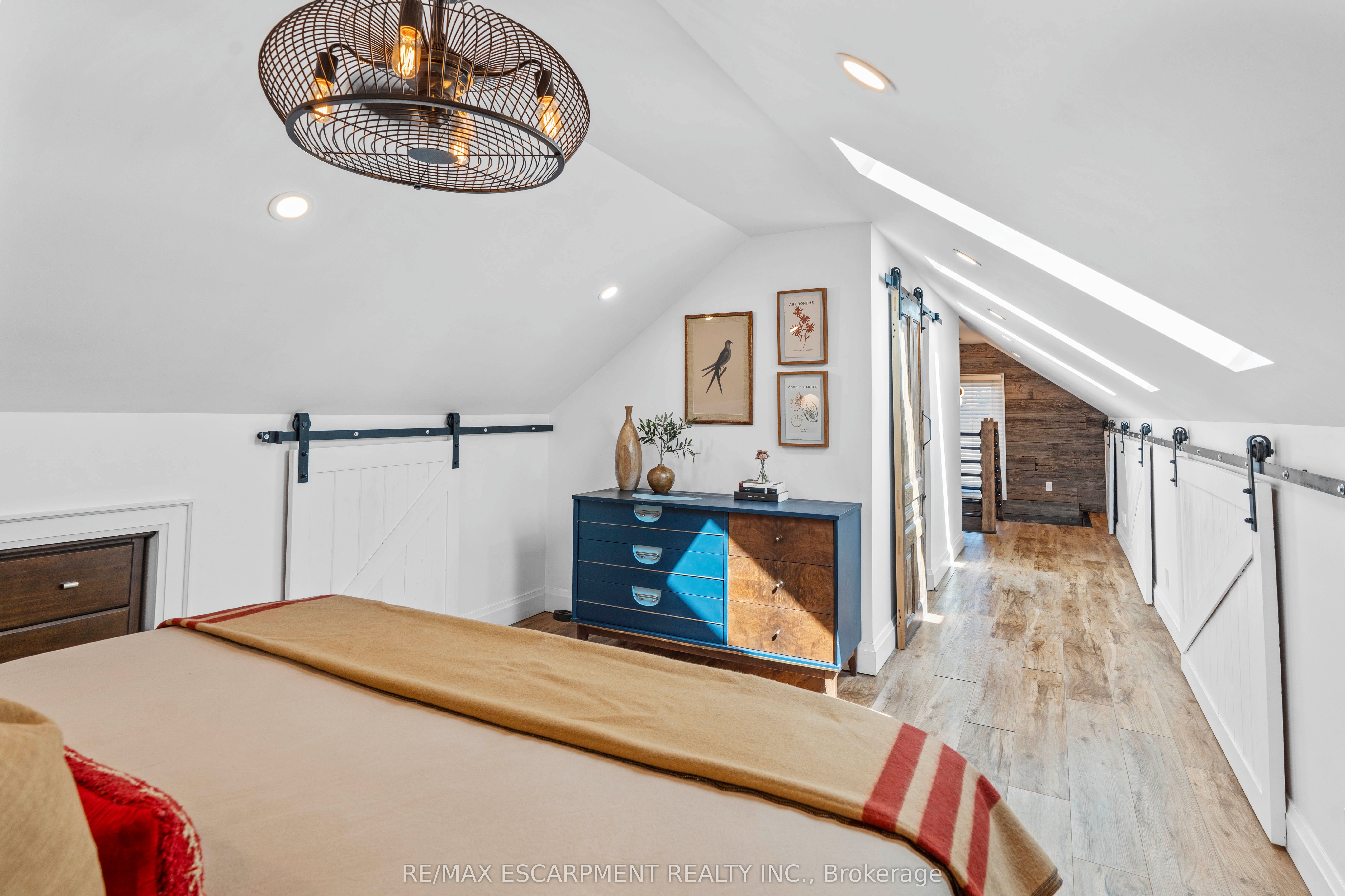 17 Davis Street W Property Photo 23