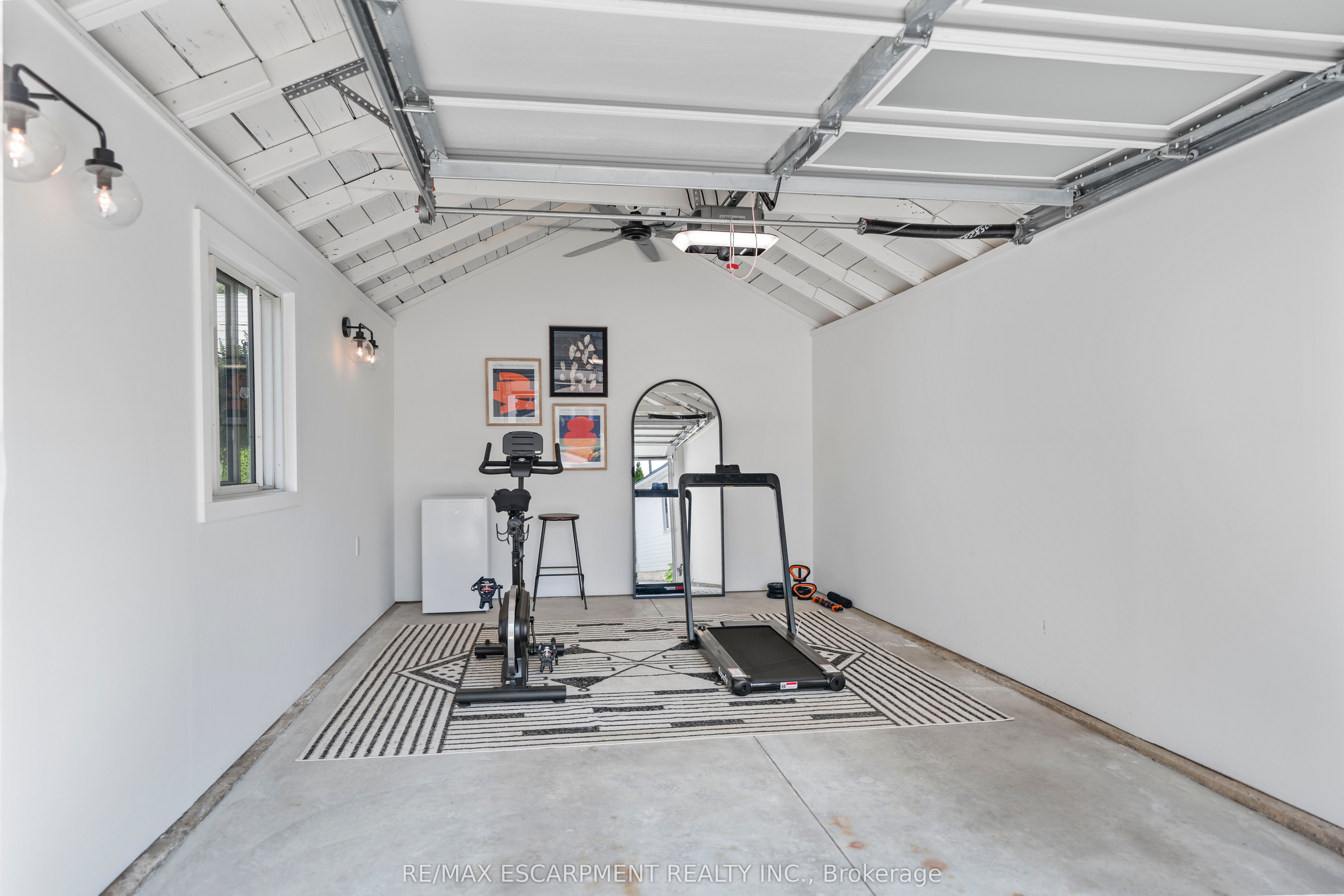 17 Davis Street W Property Photo 29