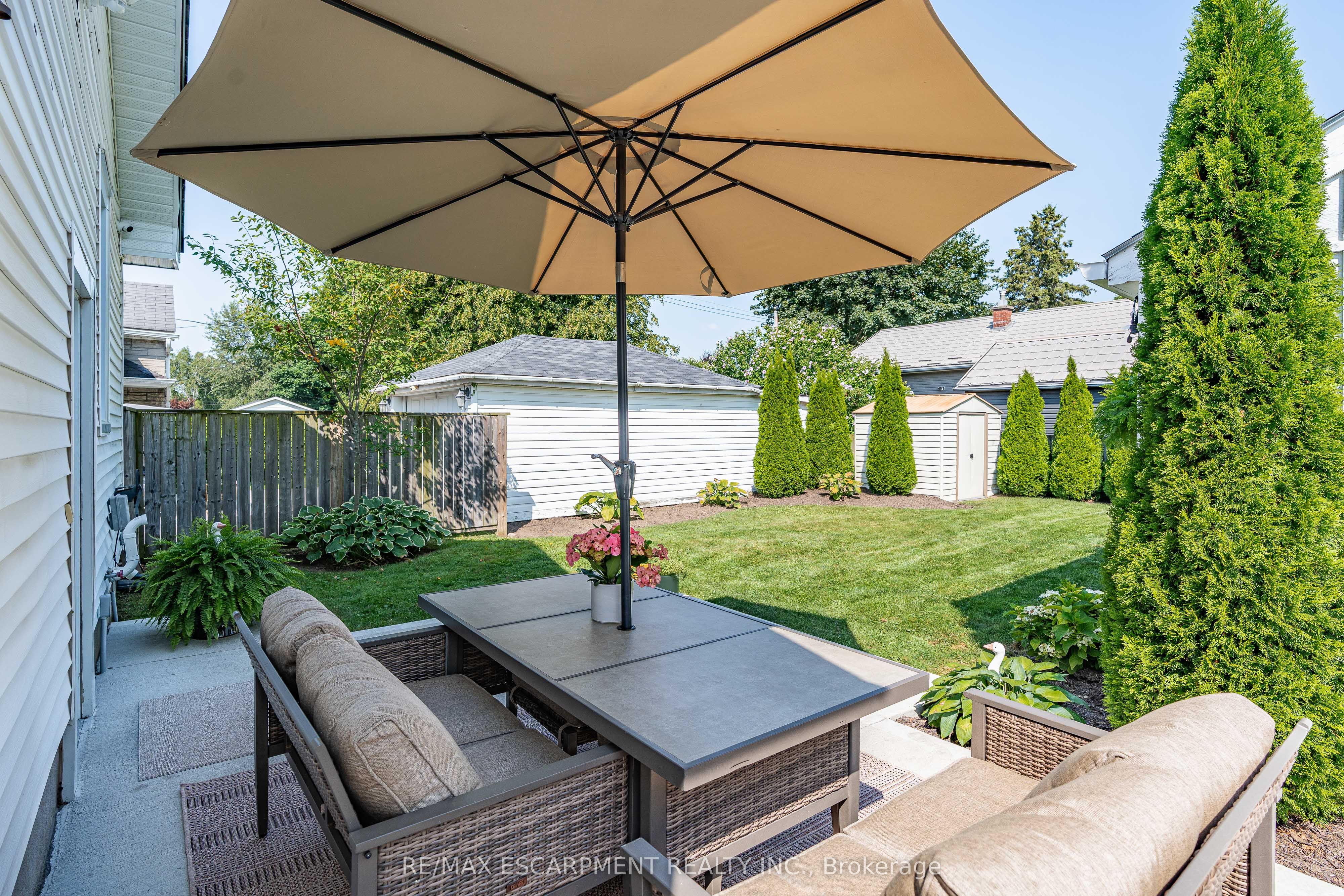 17 Davis Street W Property Photo 30