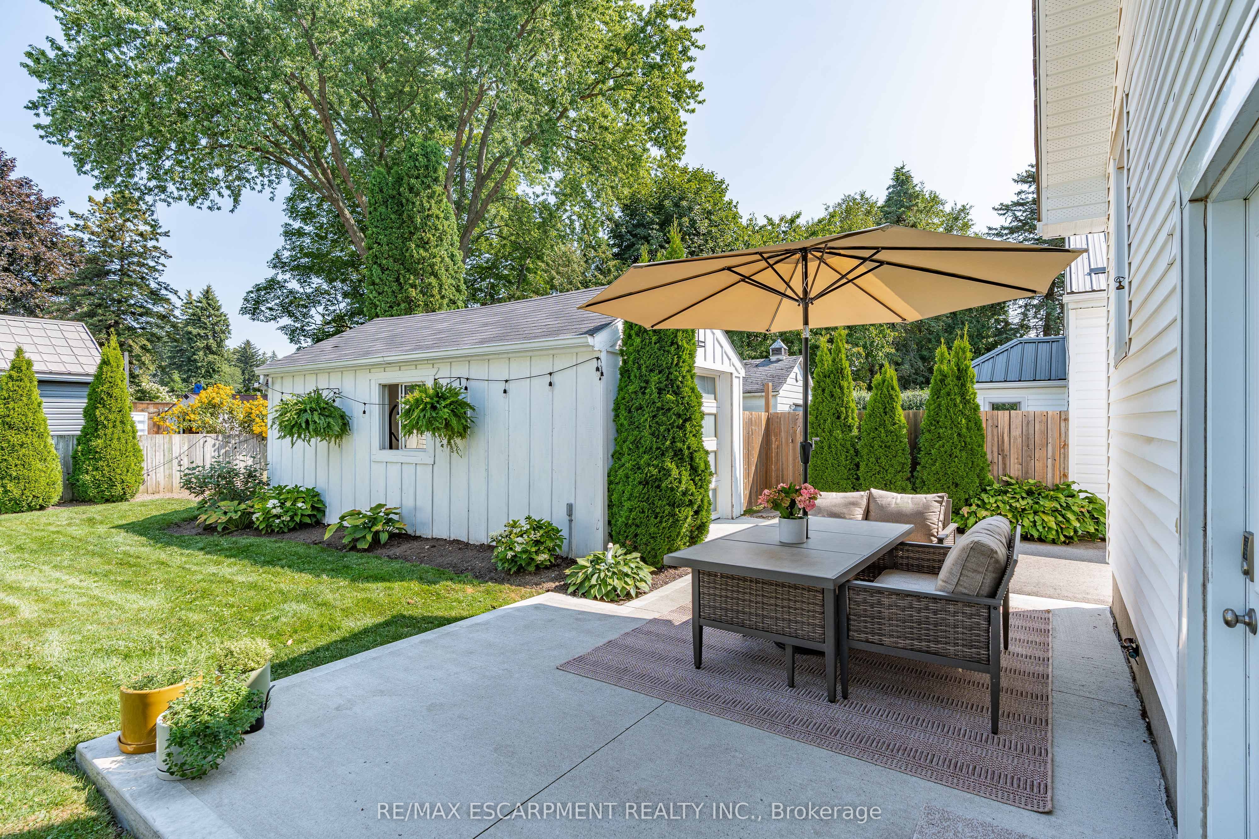 17 Davis Street W Property Photo 33