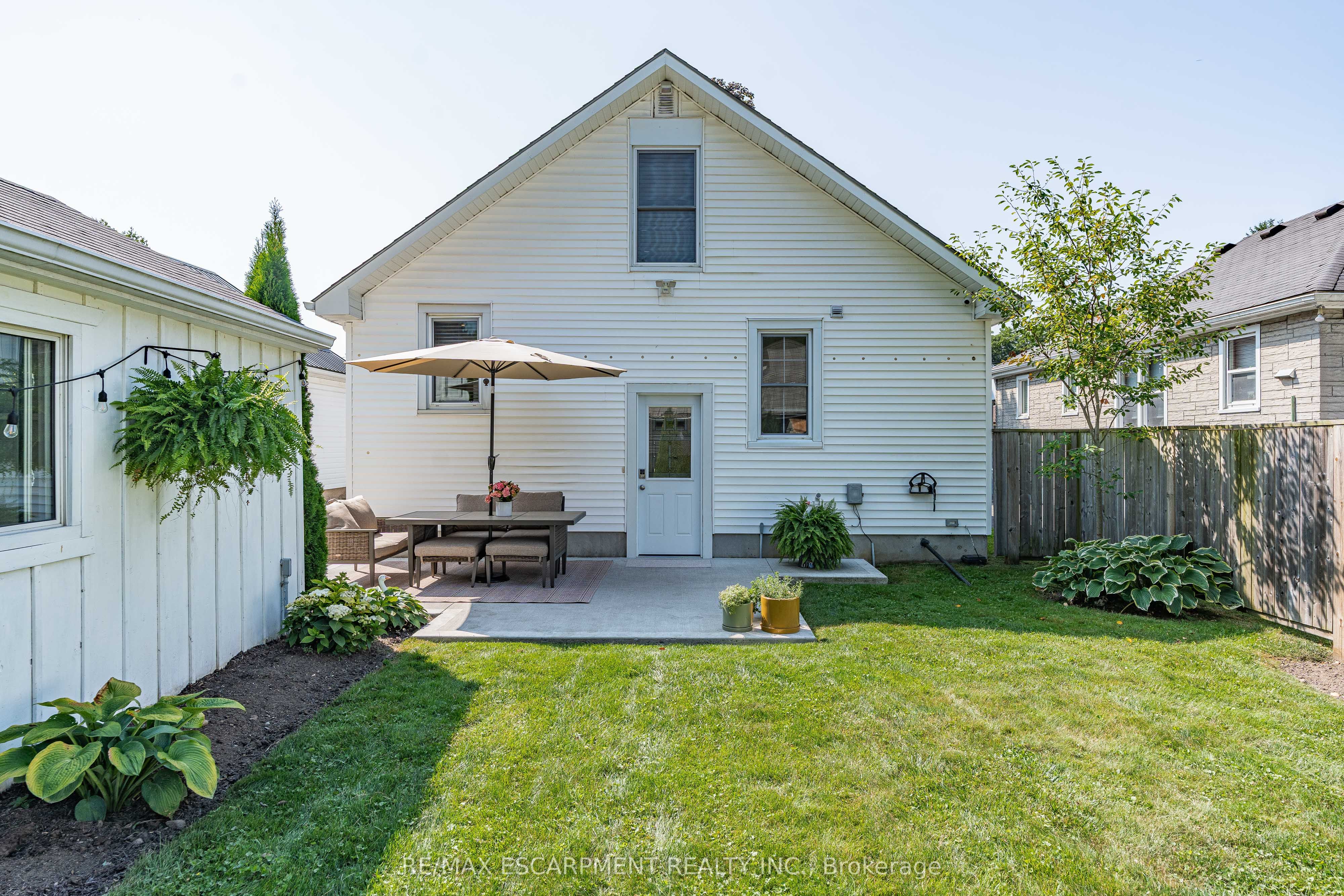 17 Davis Street W Property Photo 34