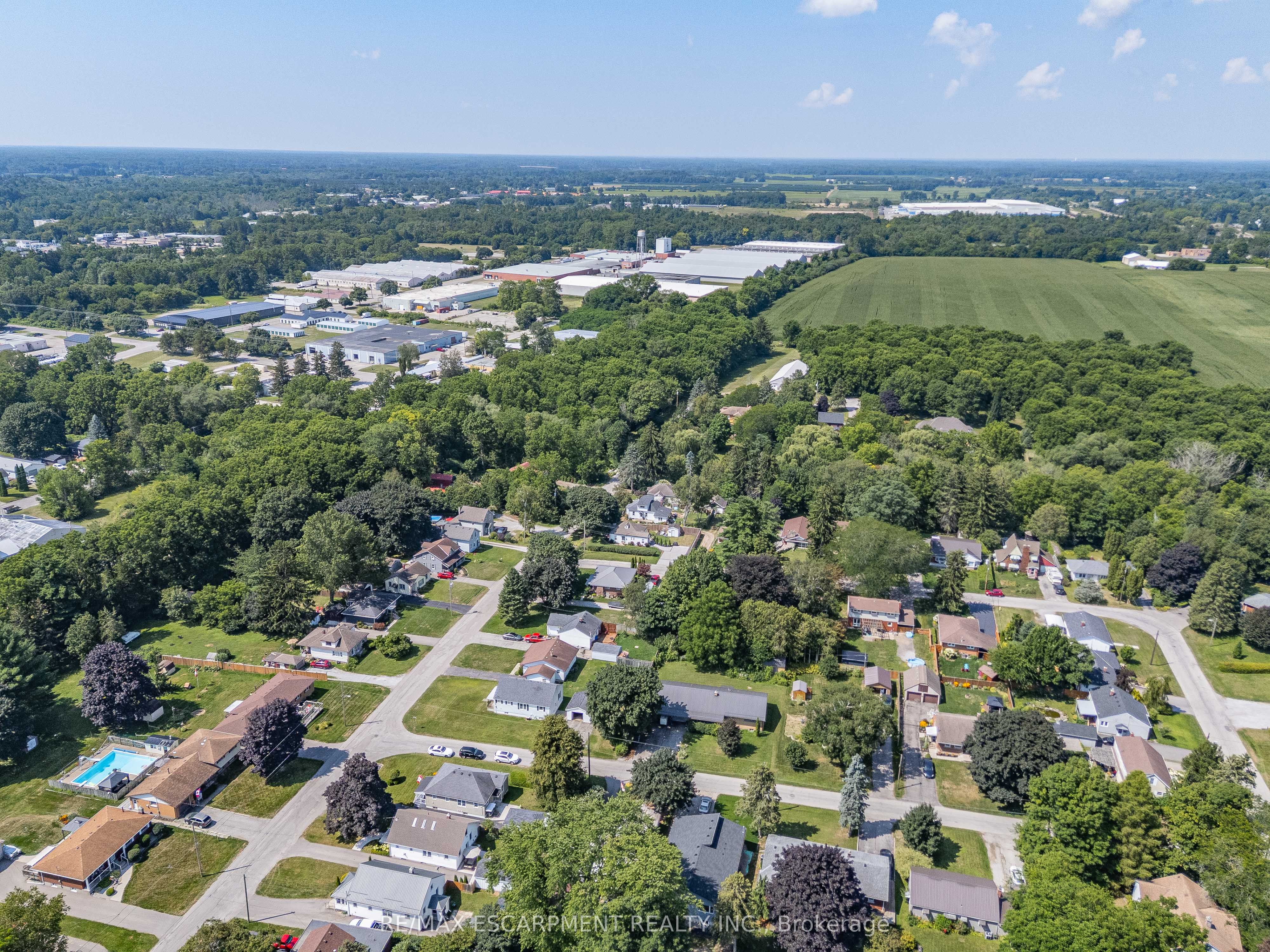 17 Davis Street W Property Photo 37