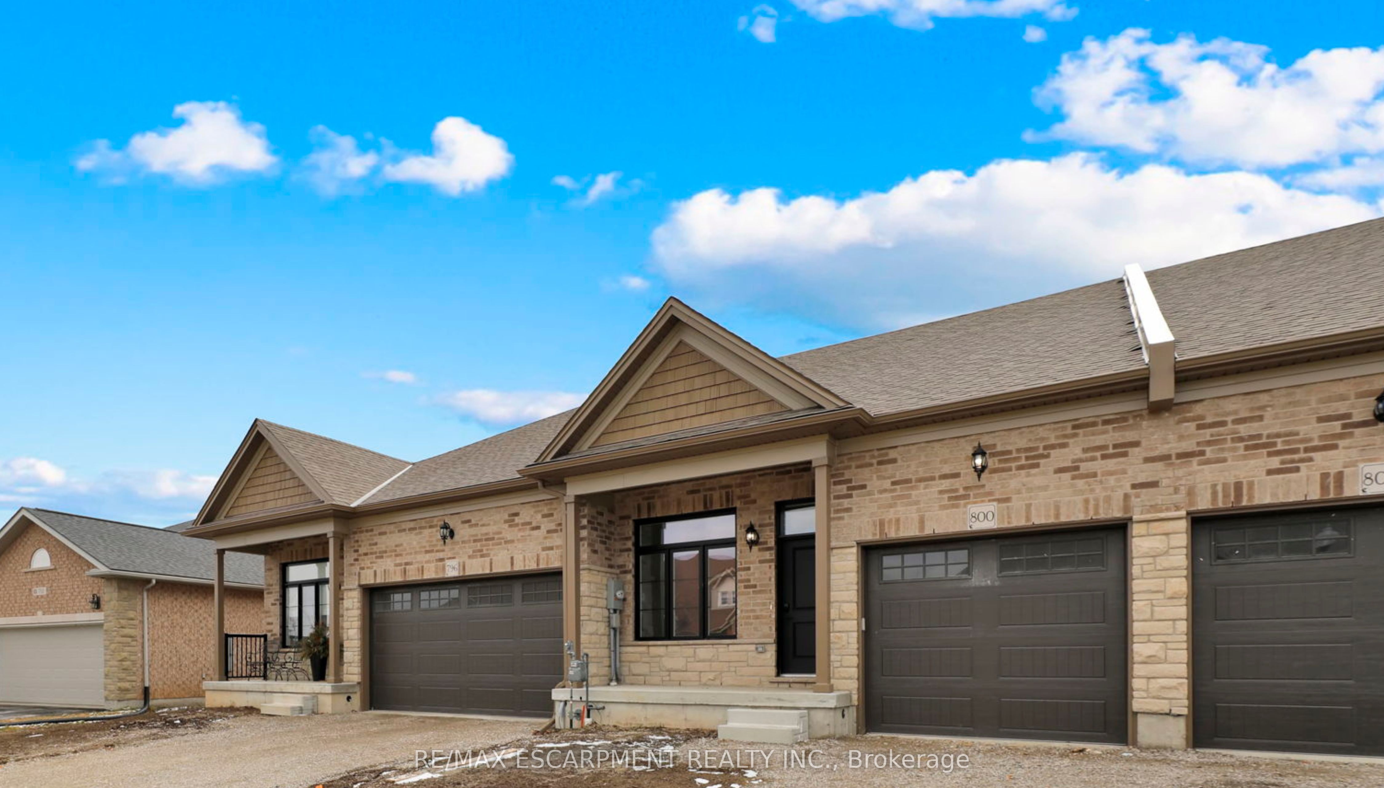 800 Garden Court Crescent Property Photo 1