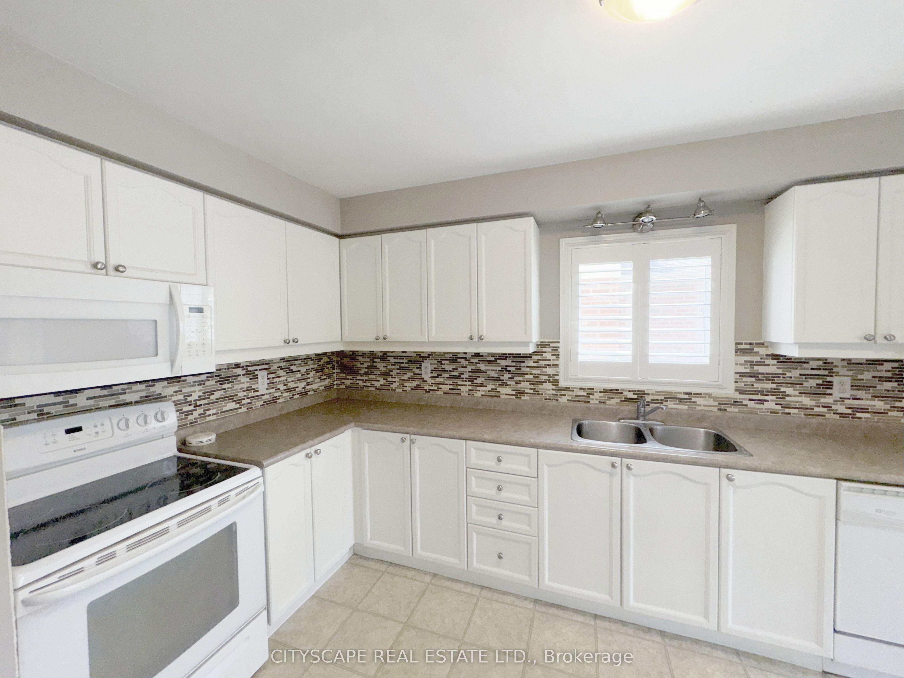 55 Langlaw Drive Property Photo 8