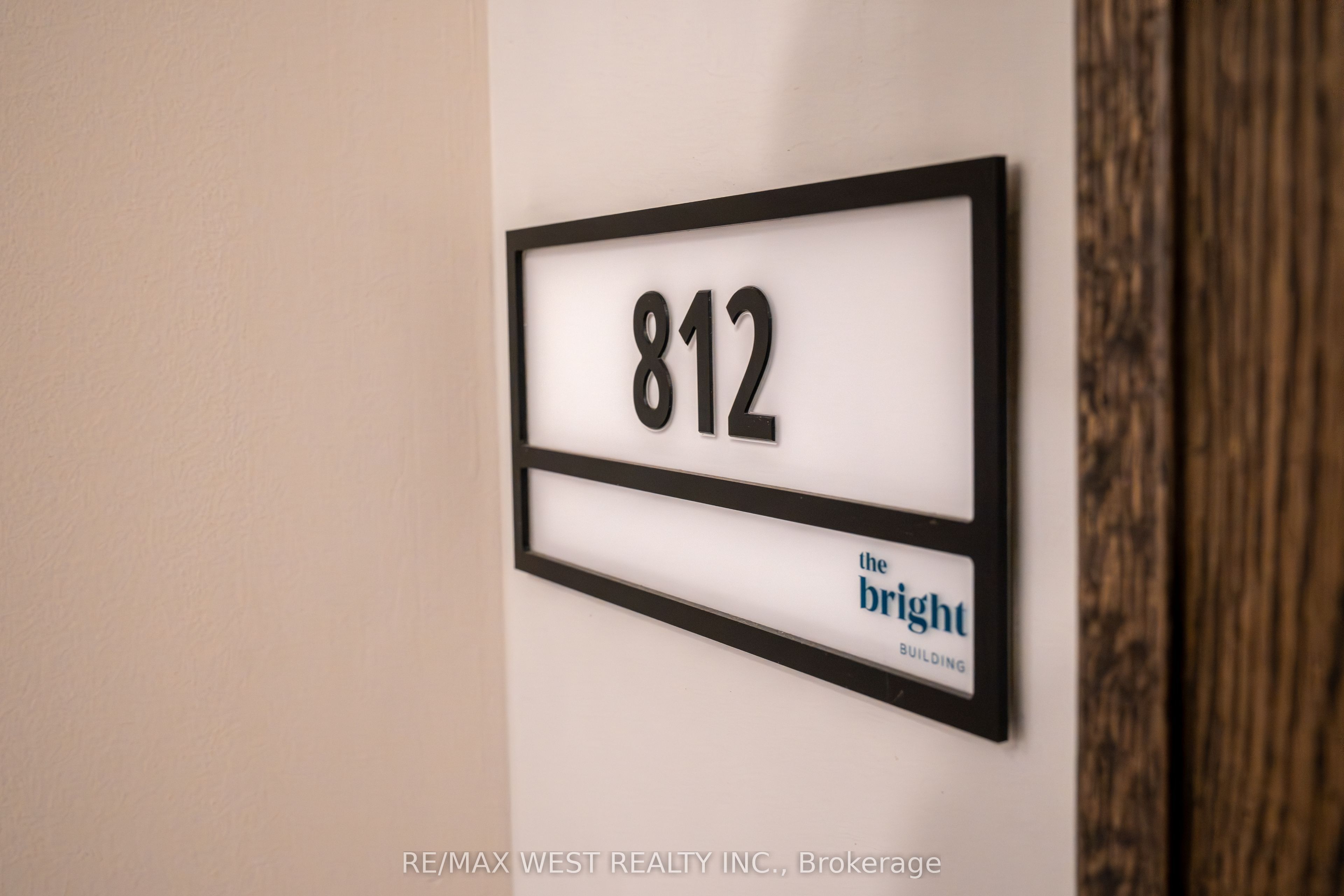 741 King Street W 812 Property Photo 2