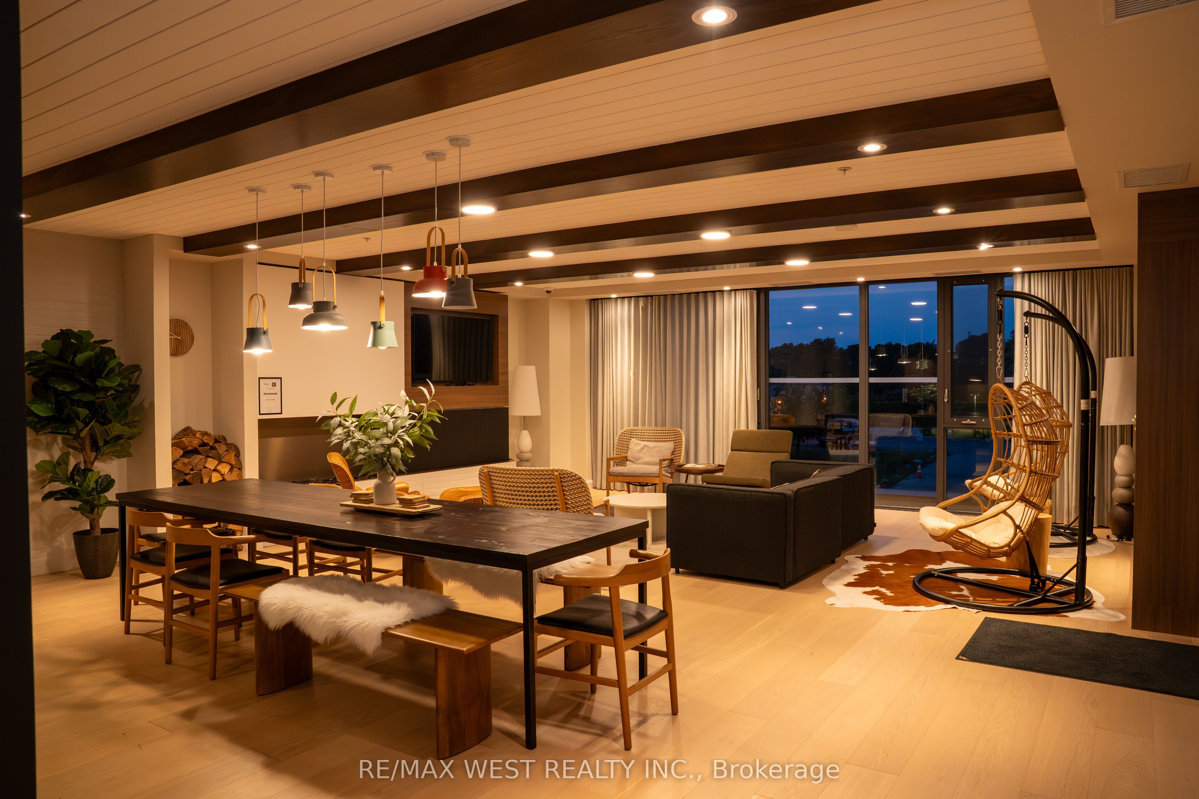 741 King Street W 812 Property Photo 12