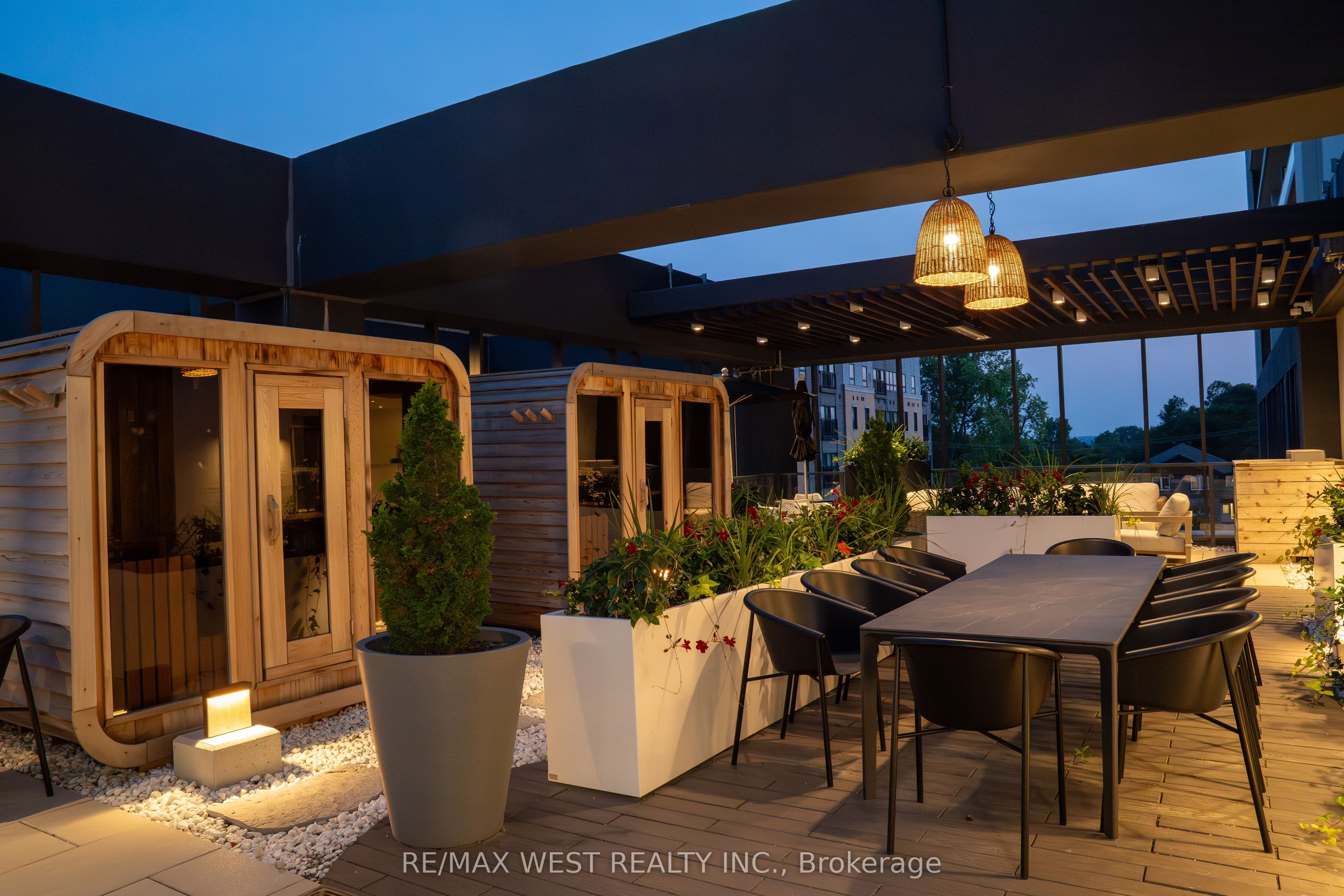 741 King Street W 812 Property Photo 13