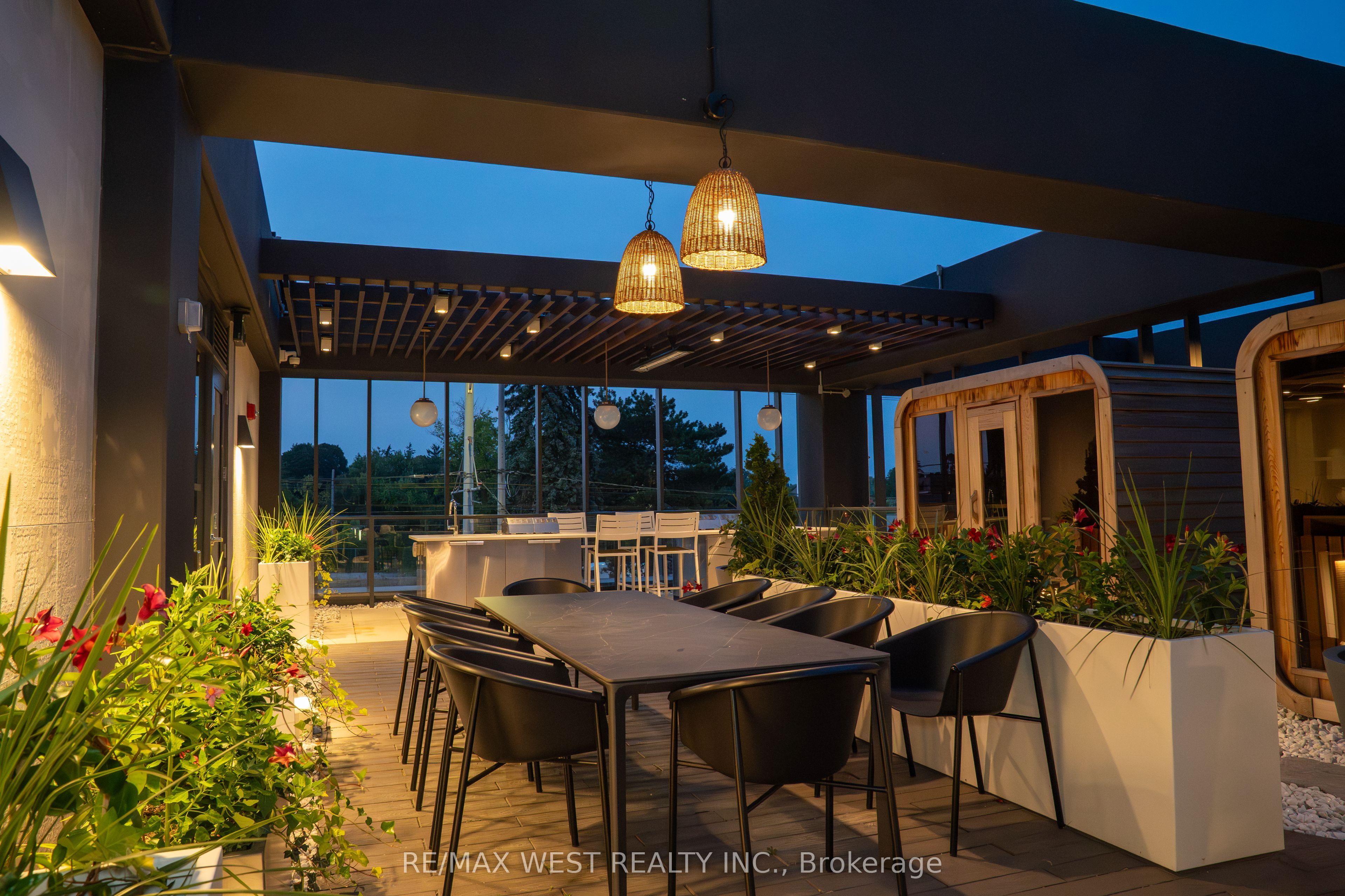 741 King Street W 812 Property Photo 14