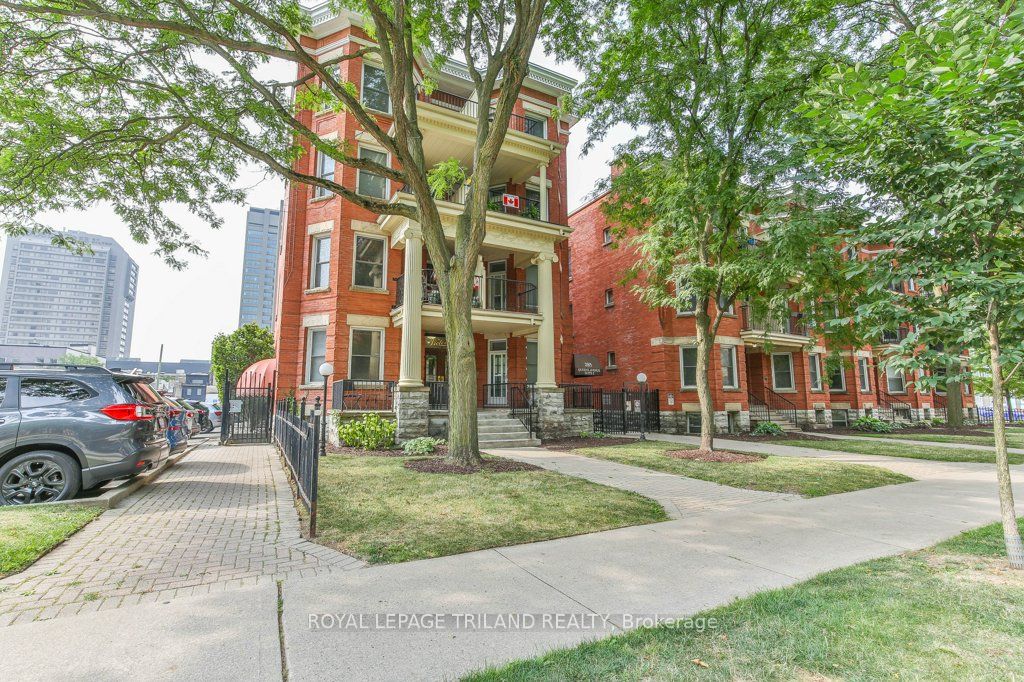 285 QUEENS Avenue 101 Property Photo 1