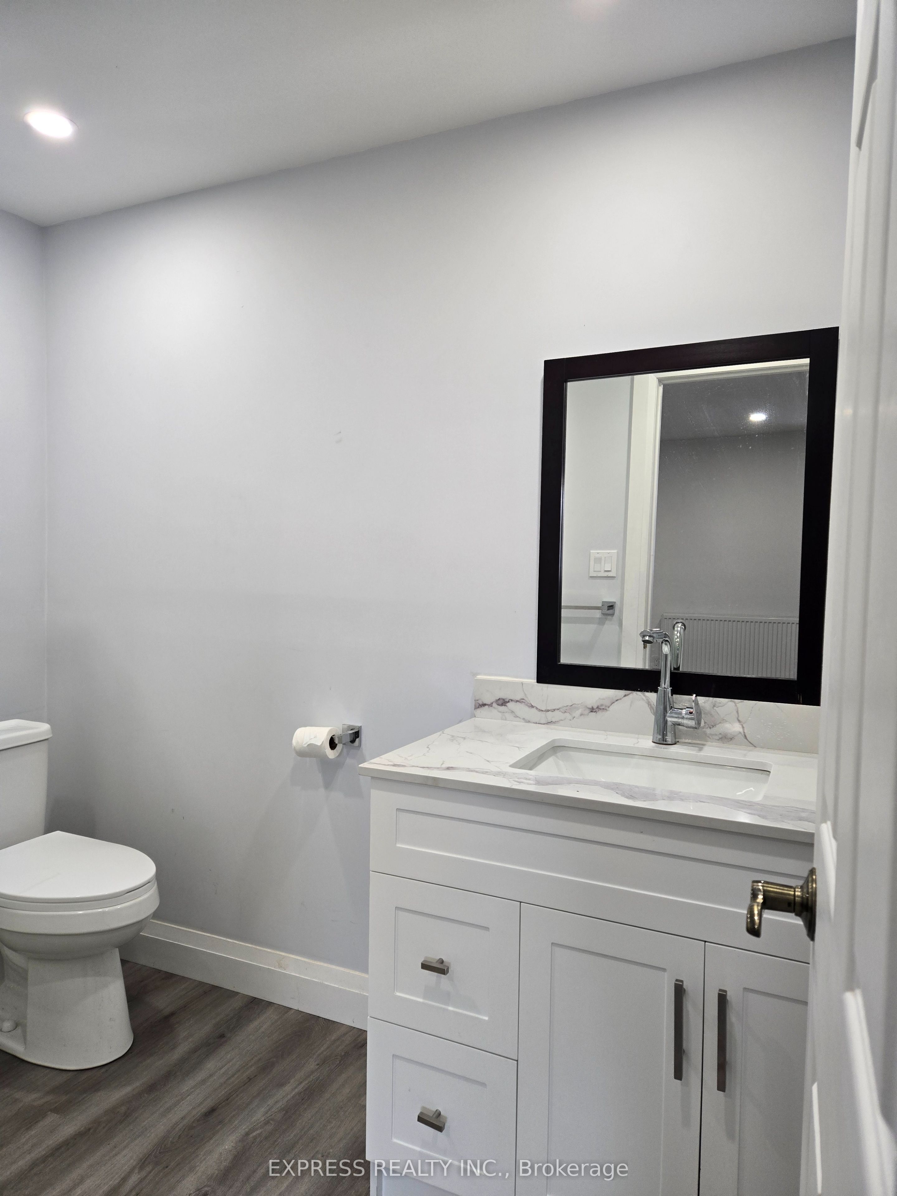 252 James Street S 4 Property Photo 3