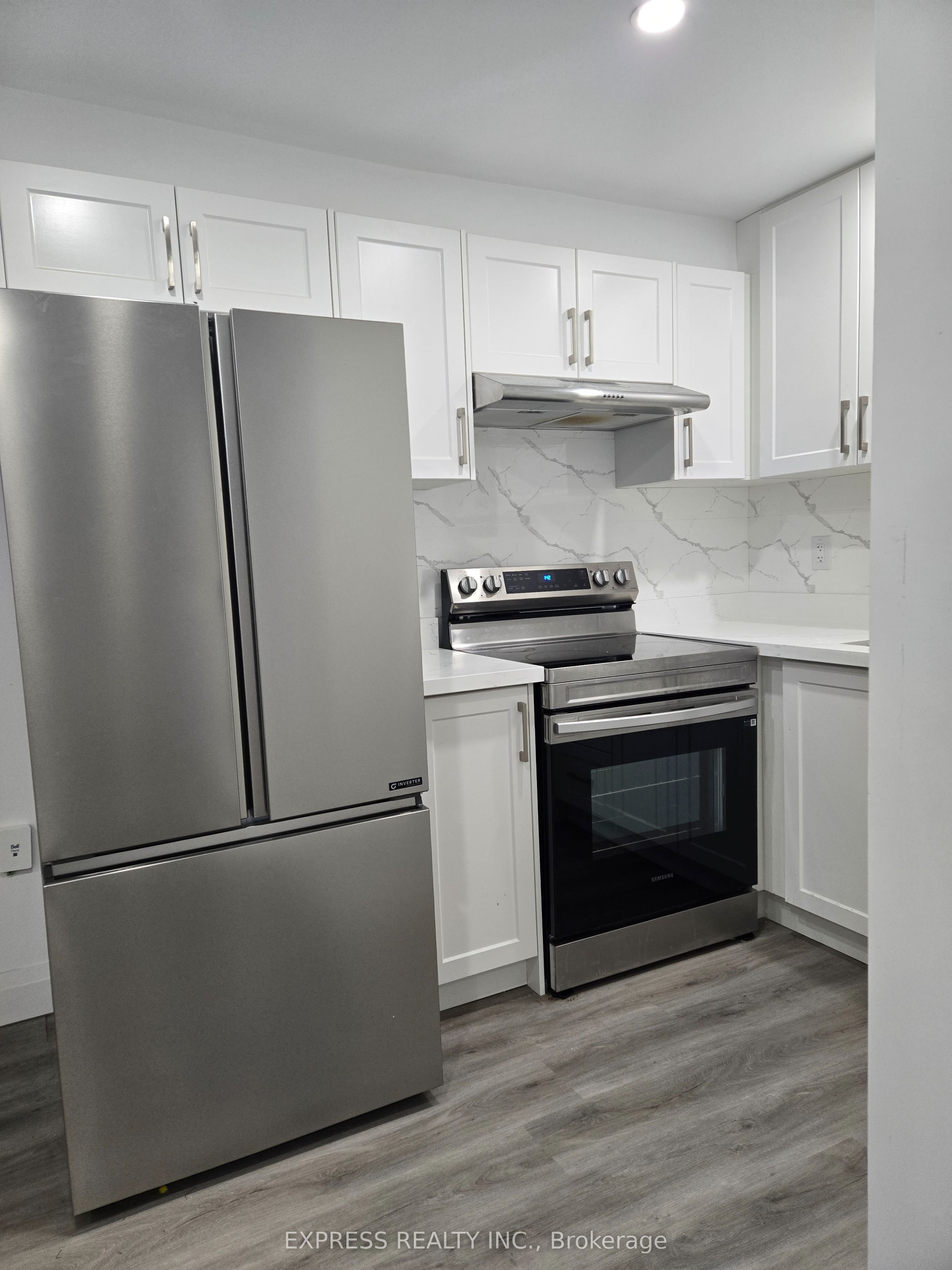 252 James Street S 4 Property Photo 6