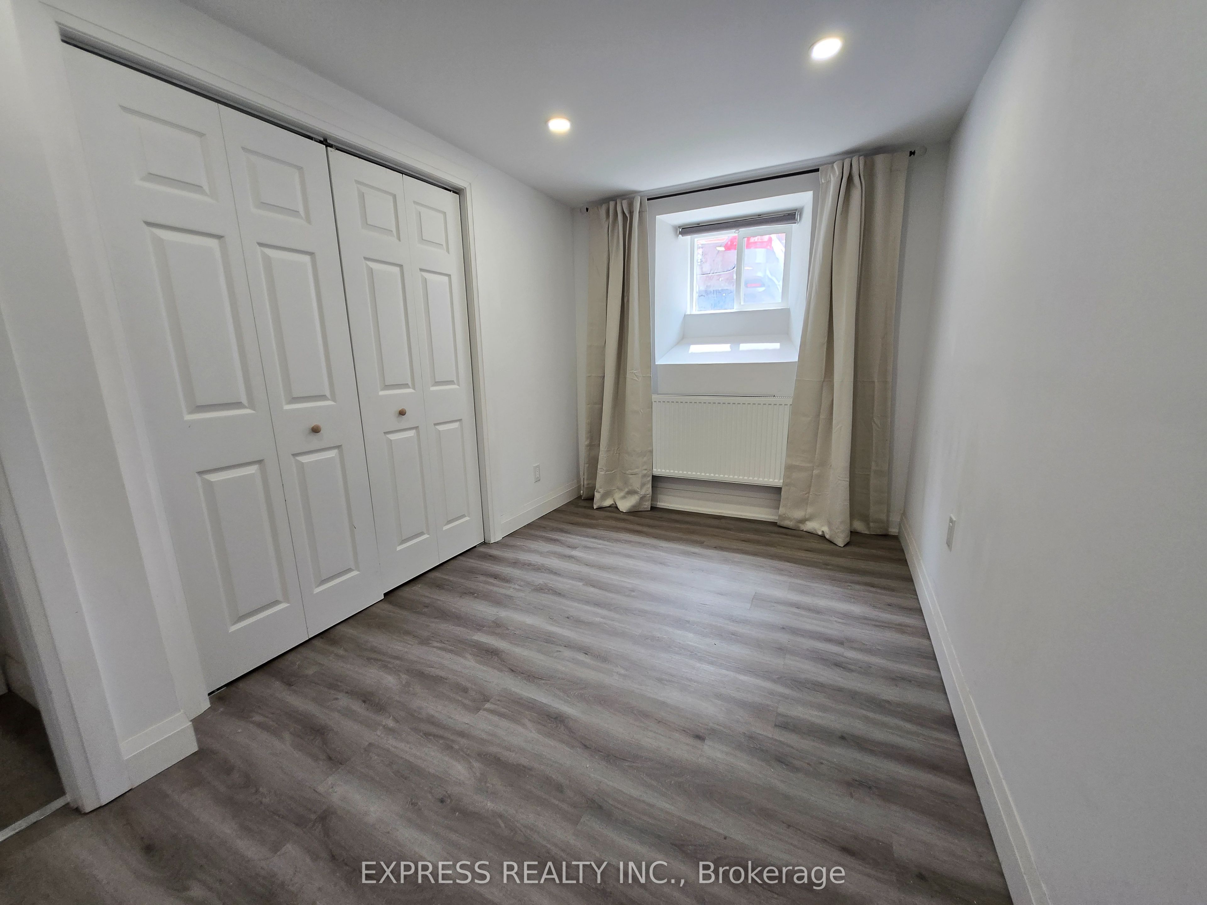 252 James Street S 4 Property Photo 9