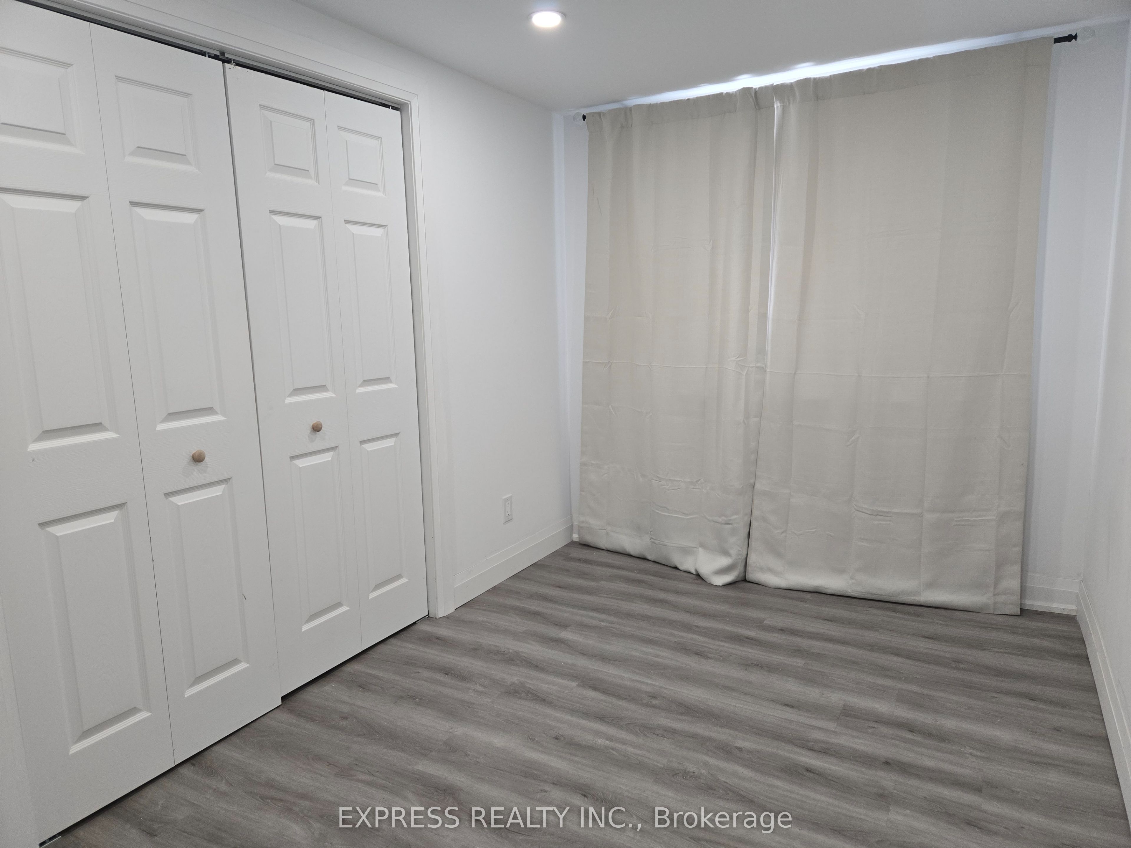 252 James Street S 4 Property Photo 11