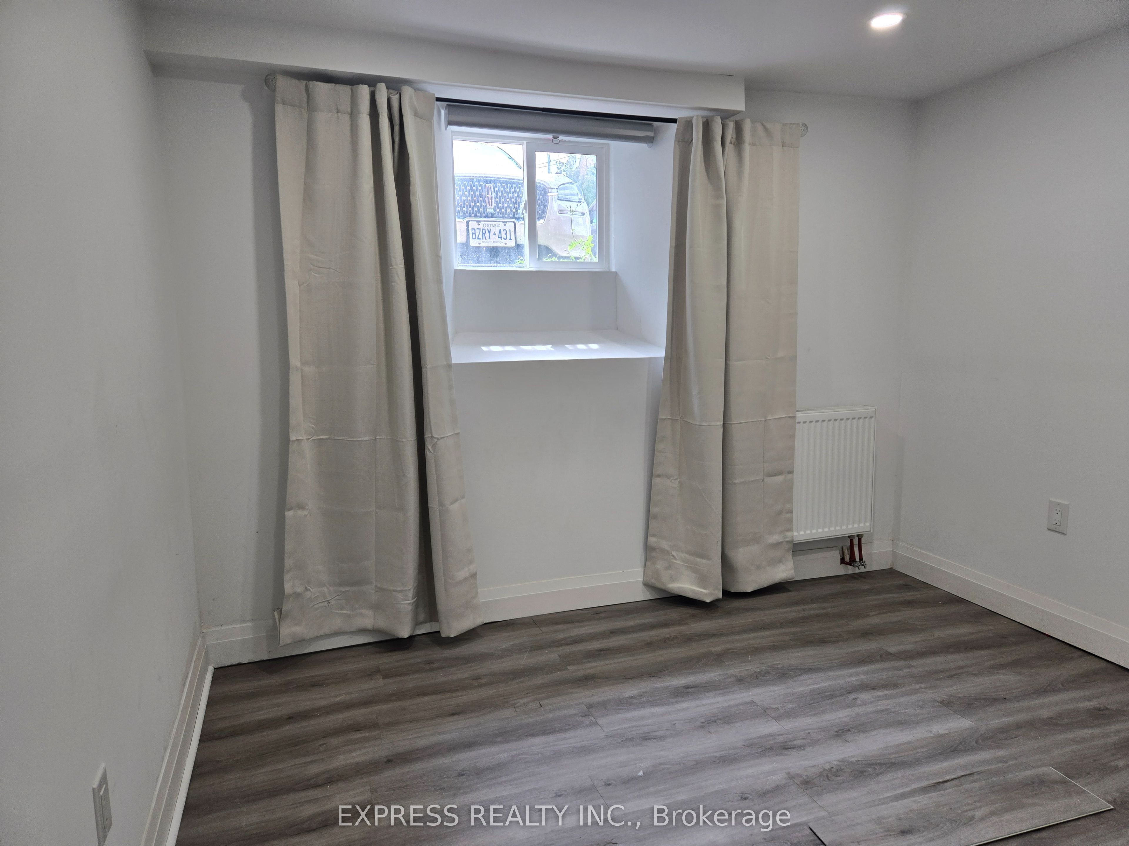 252 James Street S 4 Property Photo 14