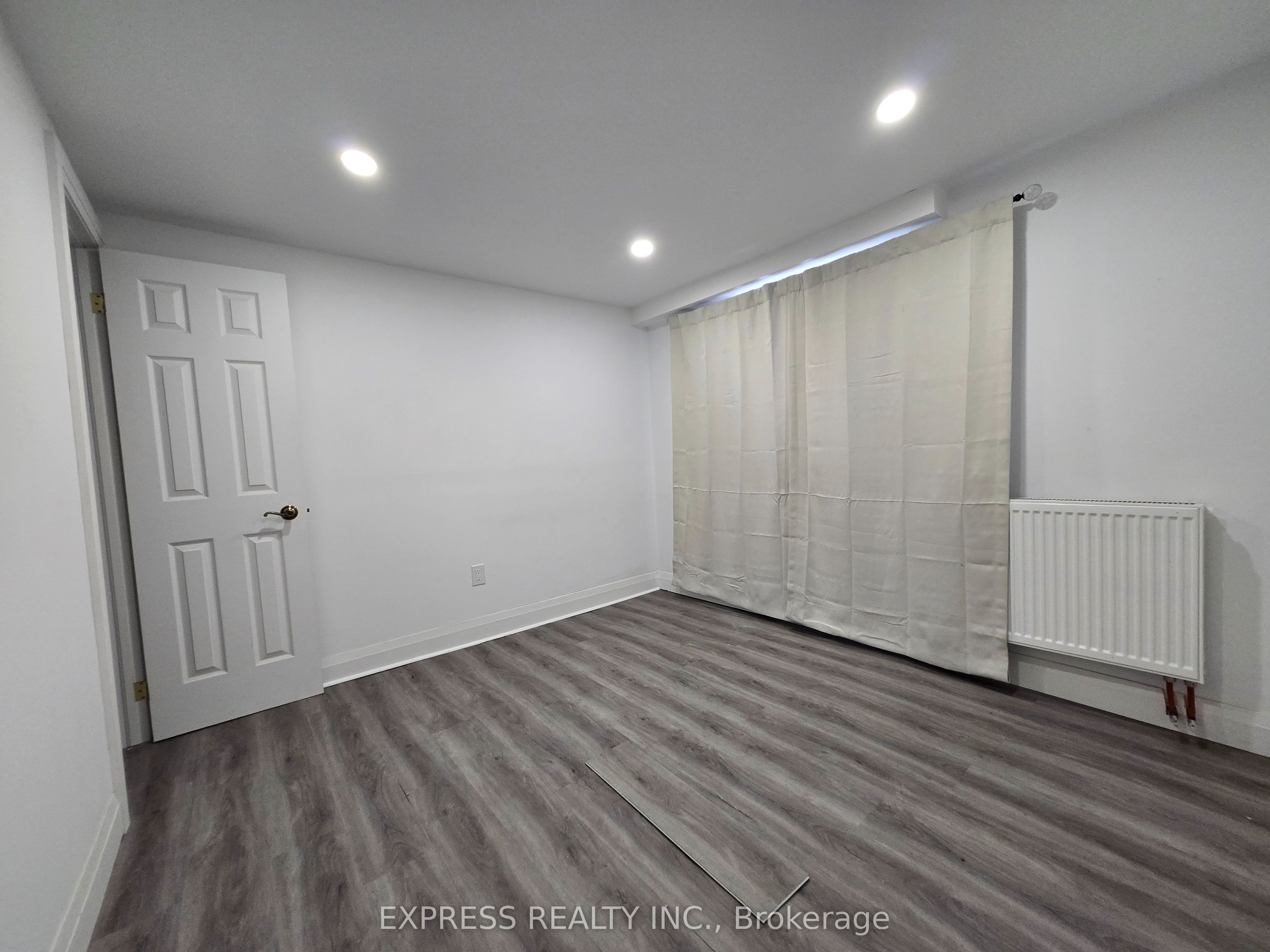 252 James Street S 4 Property Photo 15