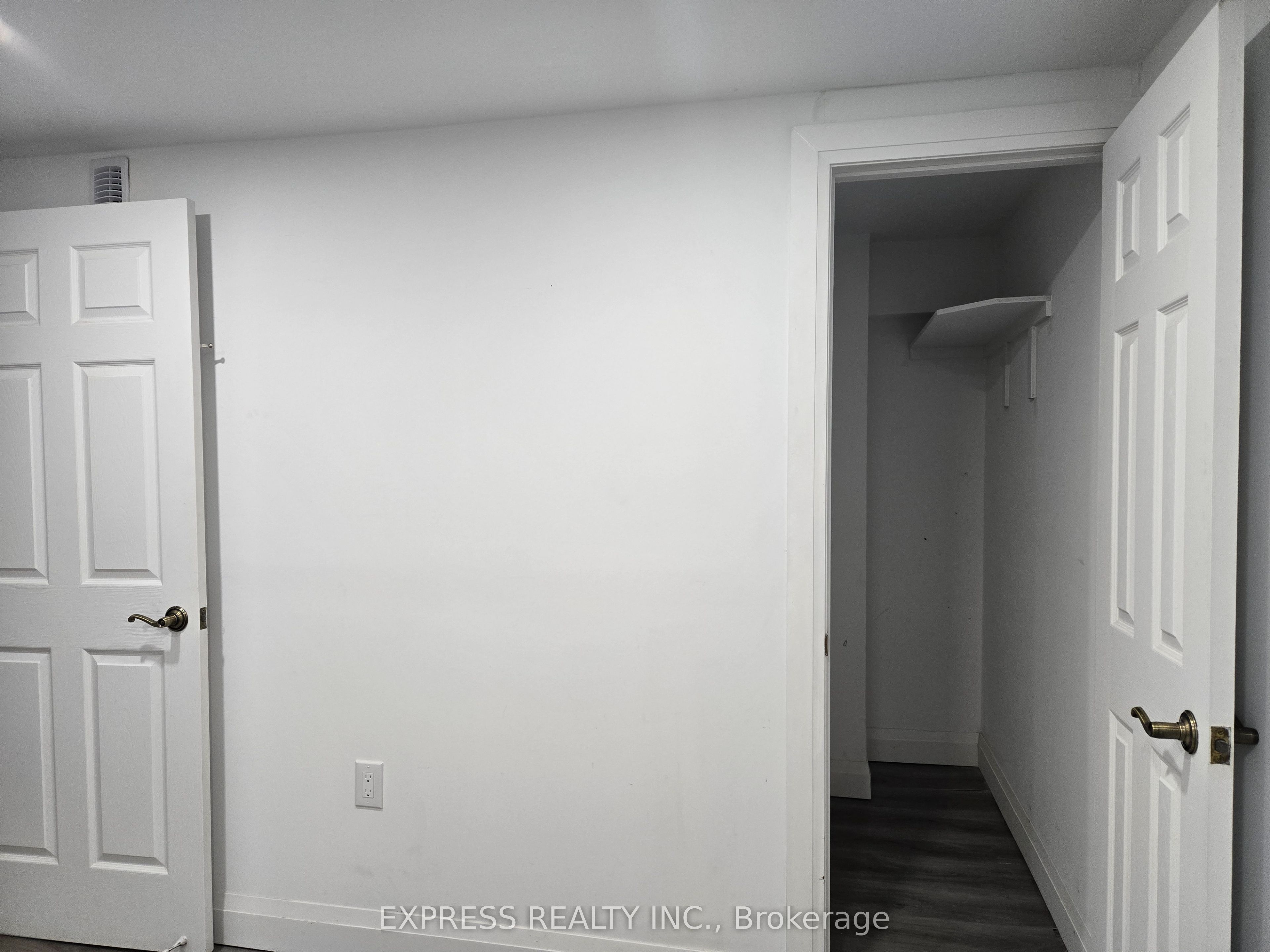 252 James Street S 4 Property Photo 16