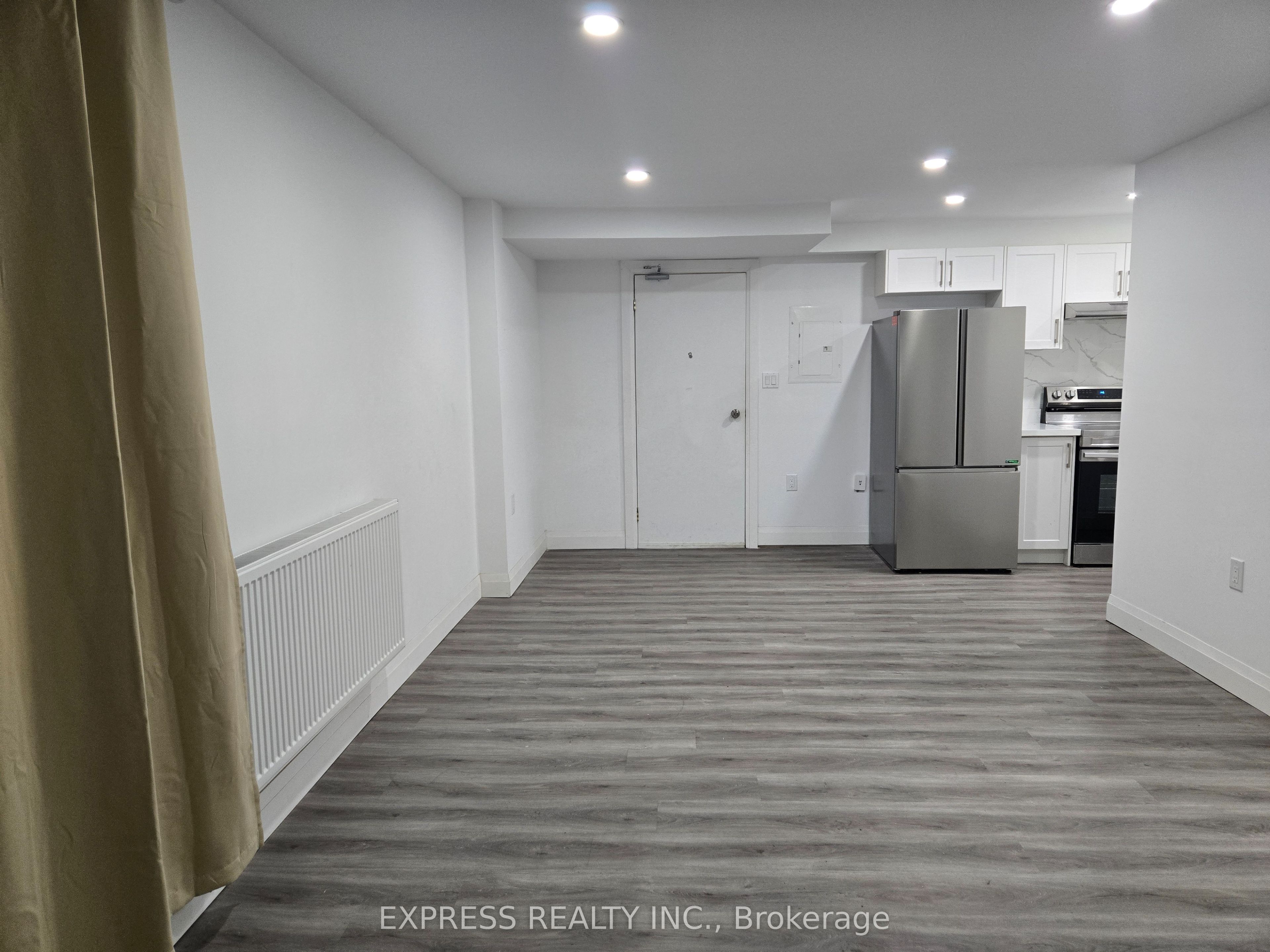 252 James Street S 4 Property Photo 17