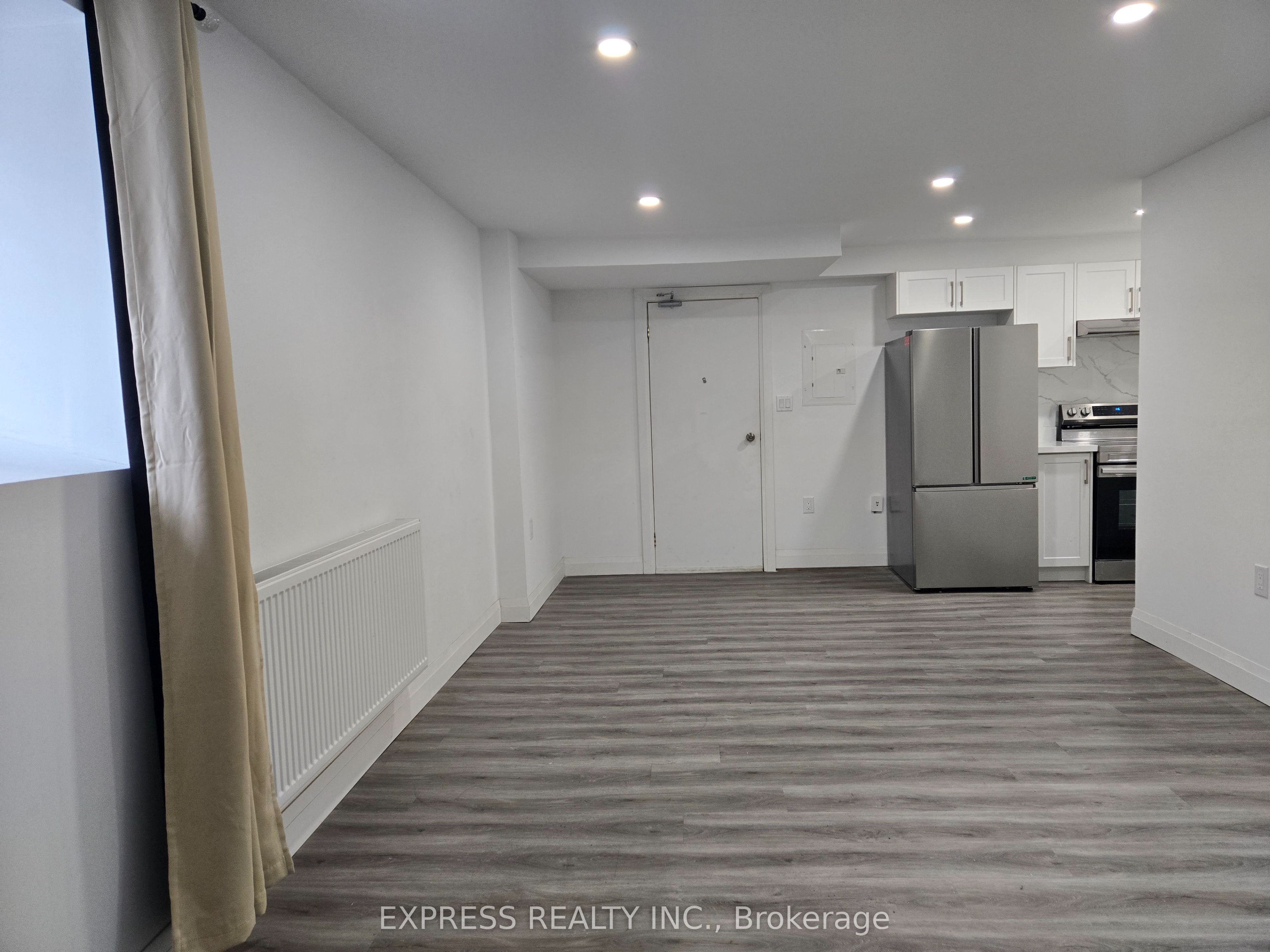 252 James Street S 4 Property Photo 18