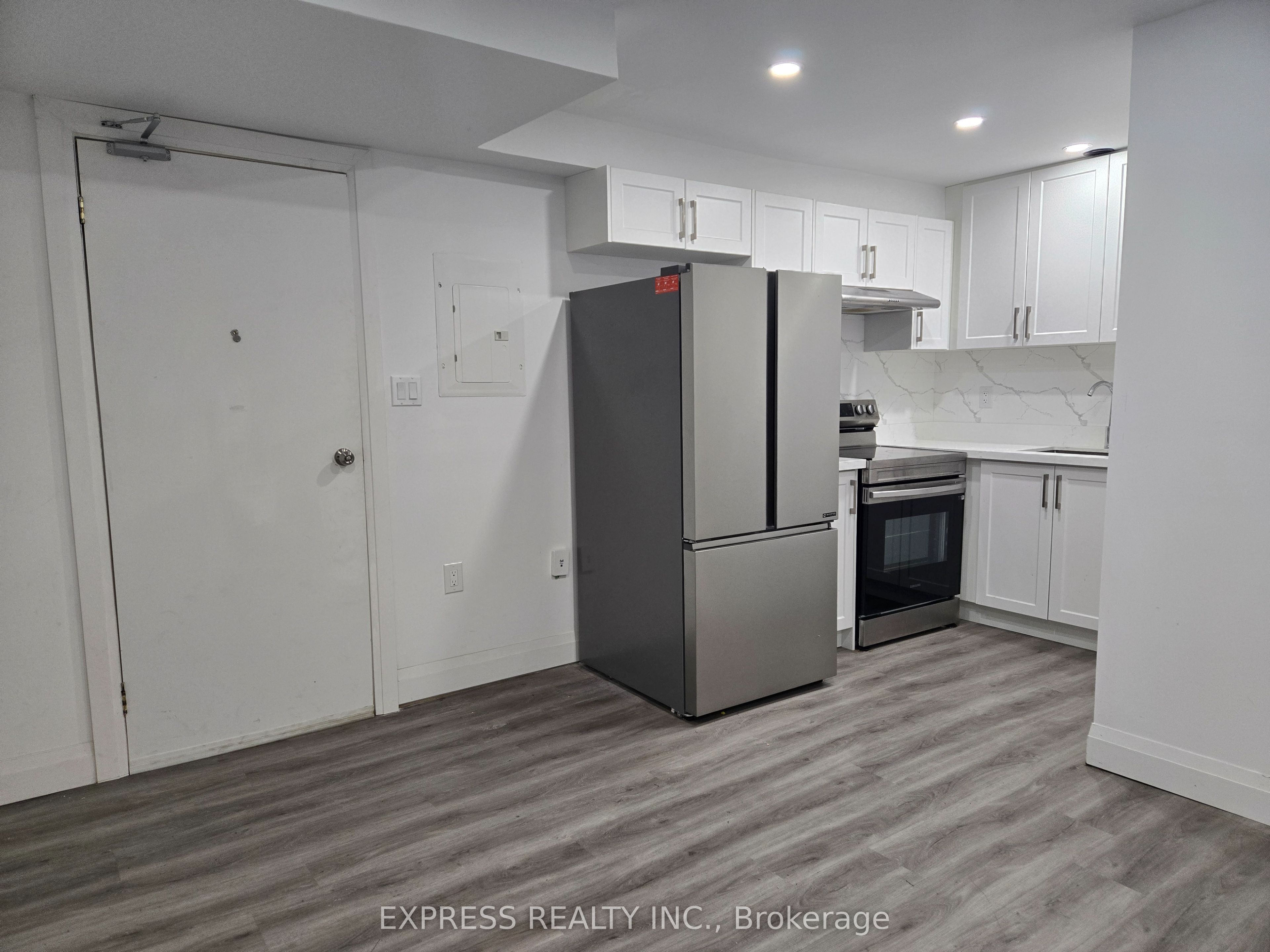 252 James Street S 4 Property Photo 20