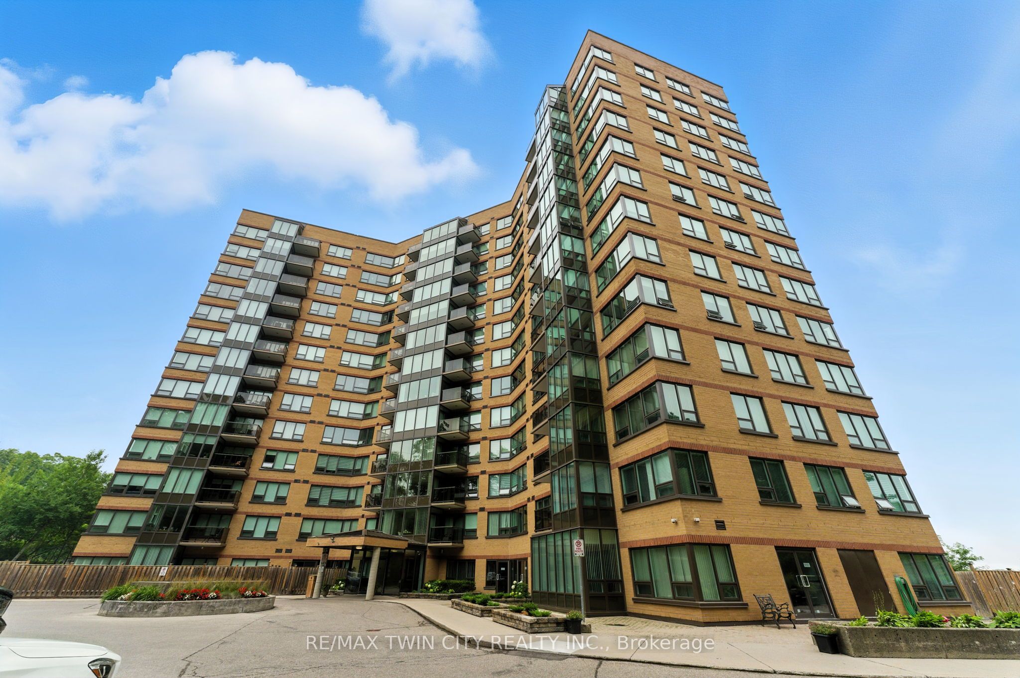 237 King Street W 1104 Property Photo 1