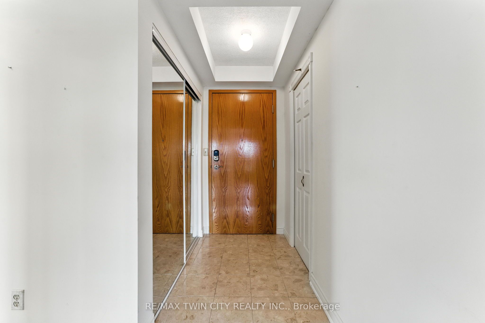 237 King Street W 1104 Property Photo 2