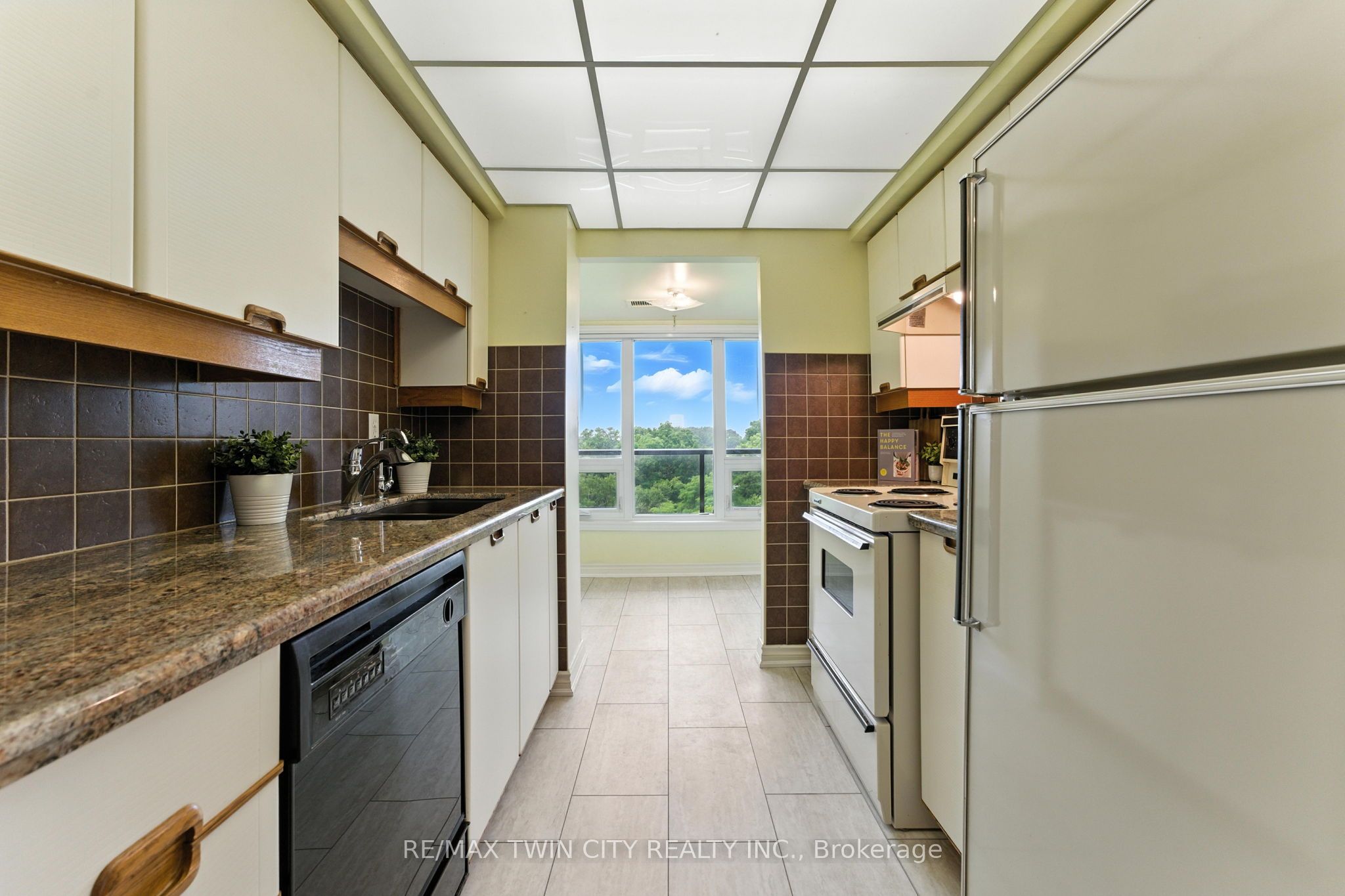 237 King Street W 1104 Property Photo 3