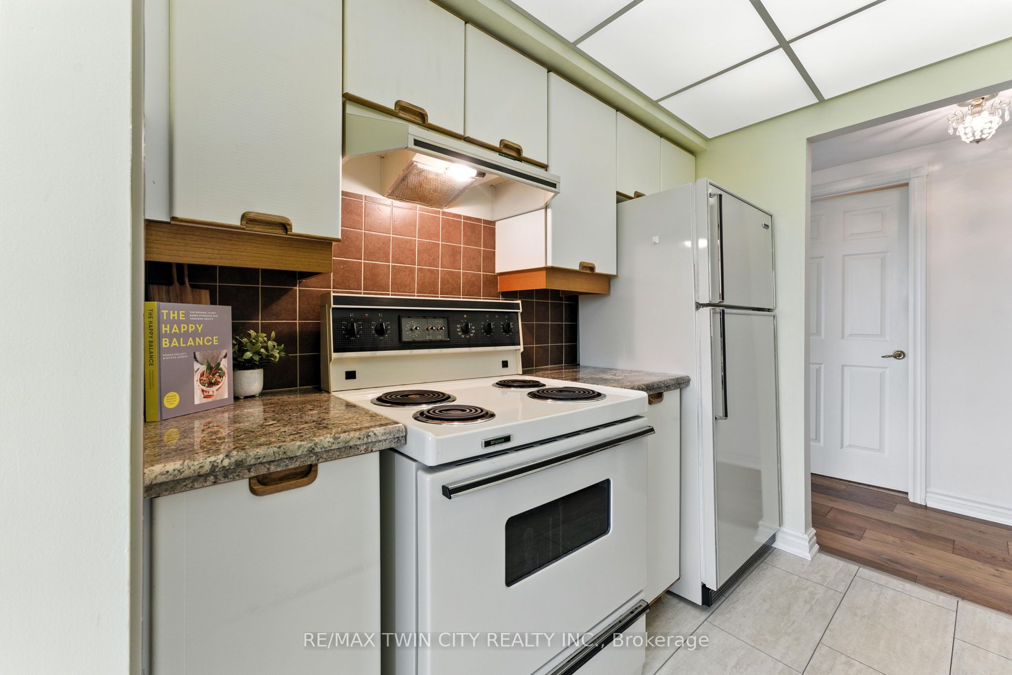 237 King Street W 1104 Property Photo 5