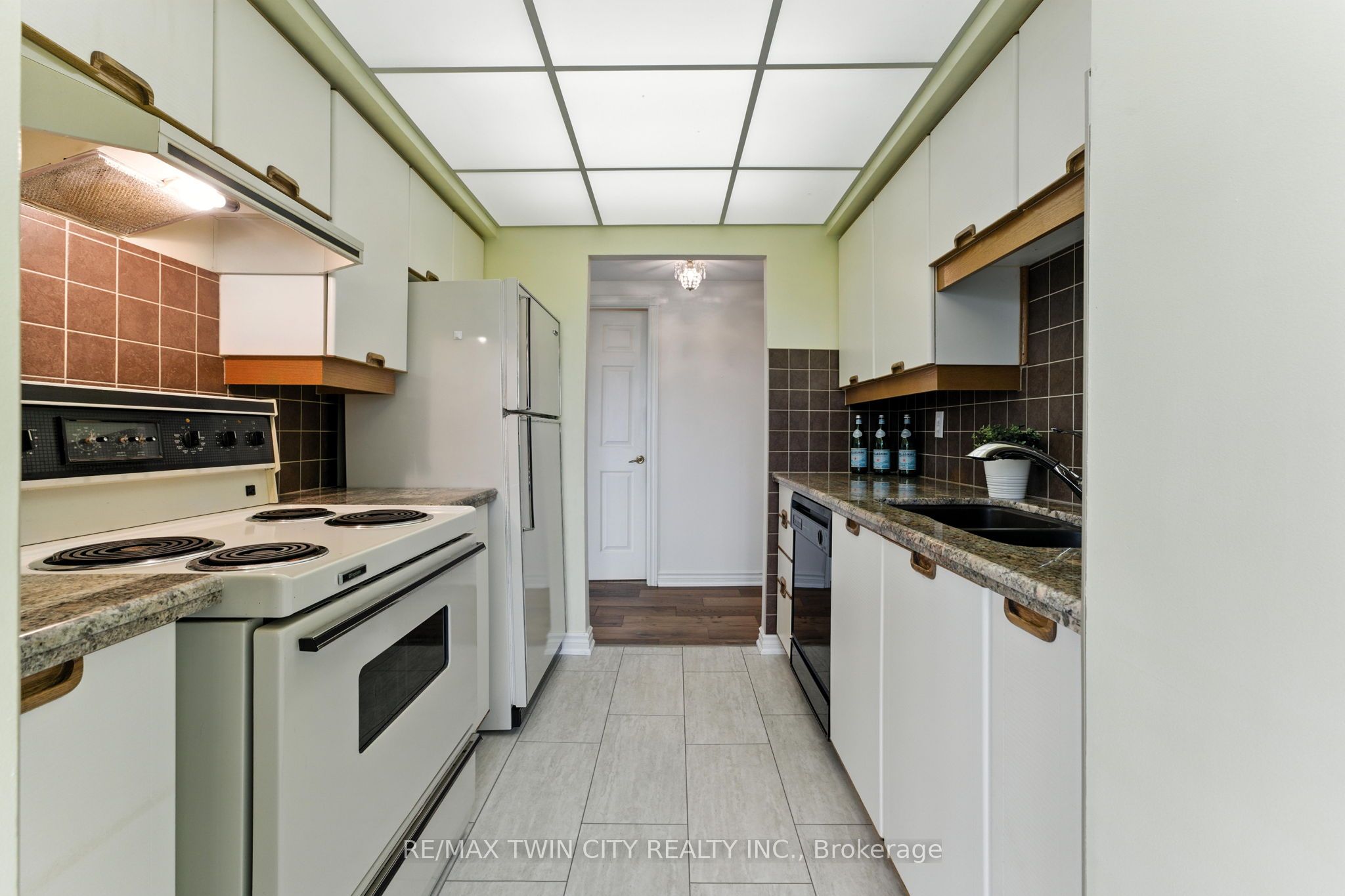 237 King Street W 1104 Property Photo 6