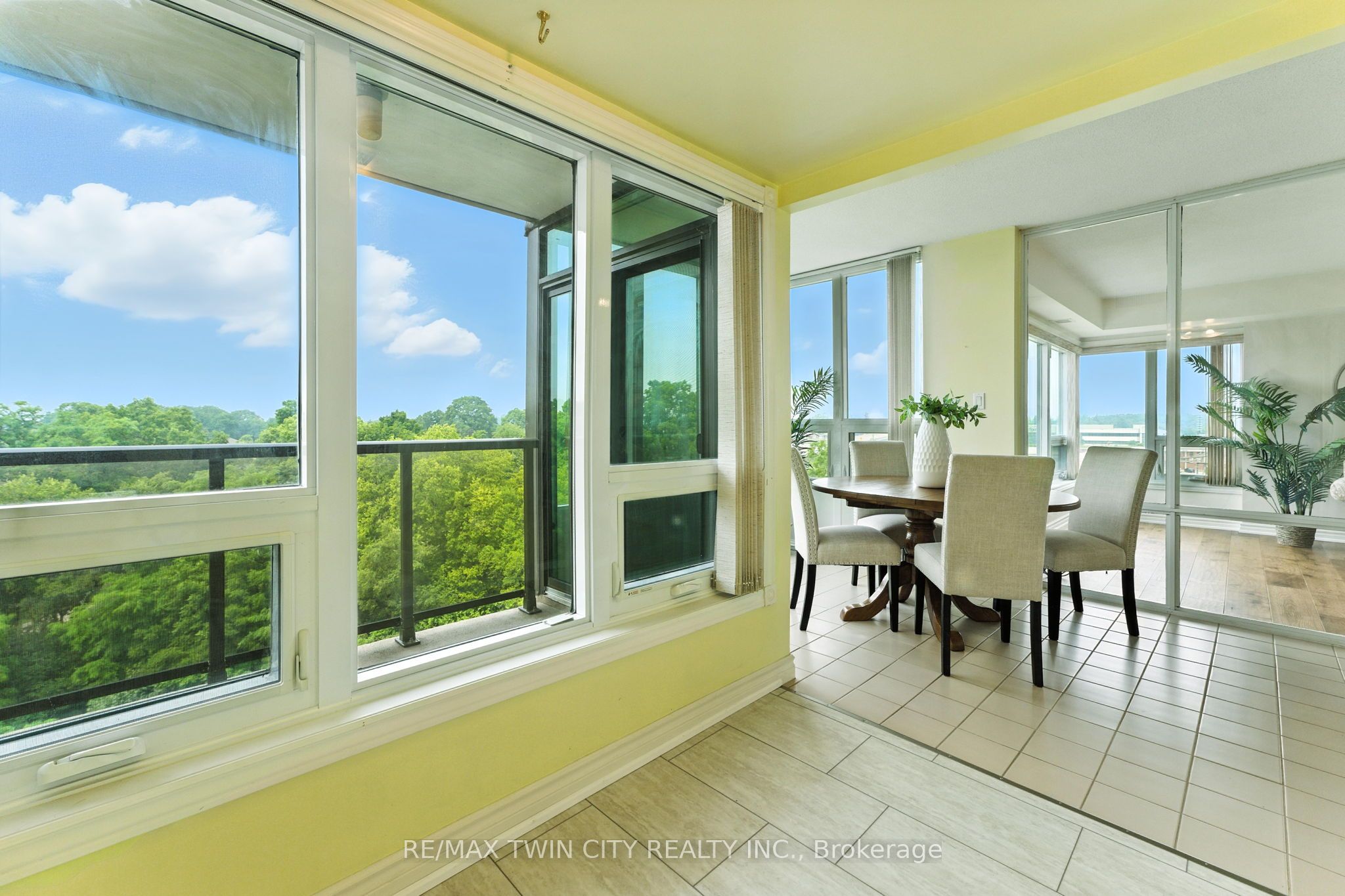 237 King Street W 1104 Property Photo 7