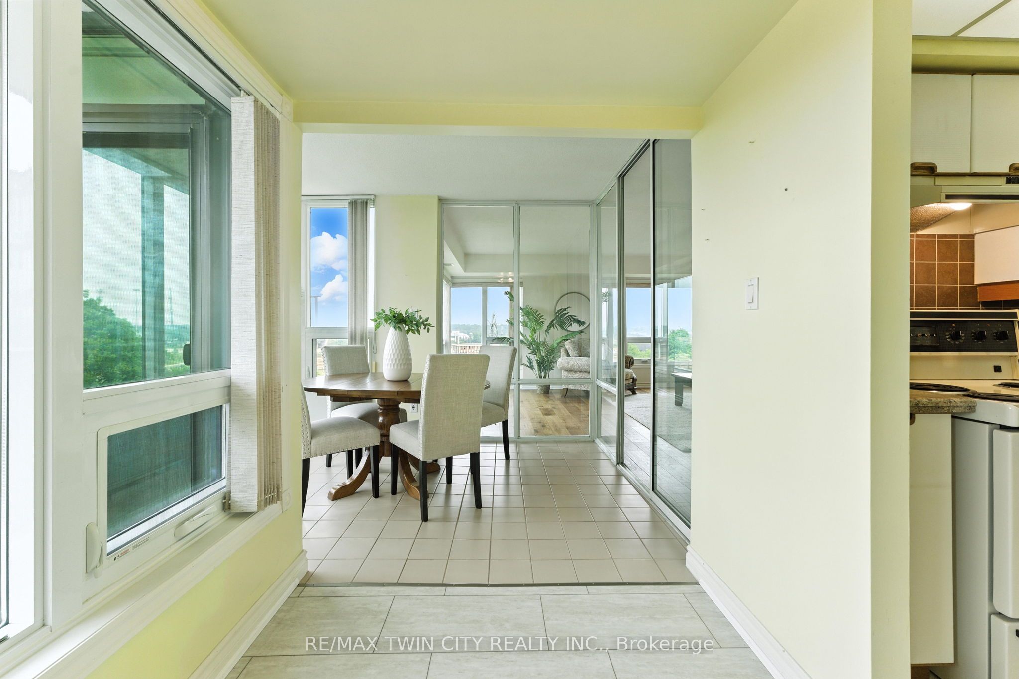 237 King Street W 1104 Property Photo 8