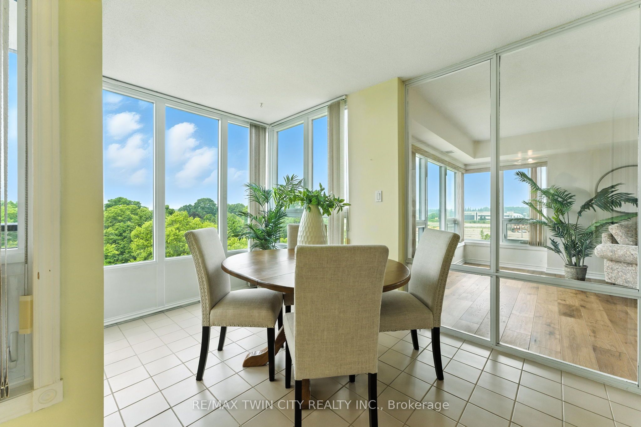 237 King Street W 1104 Property Photo 9